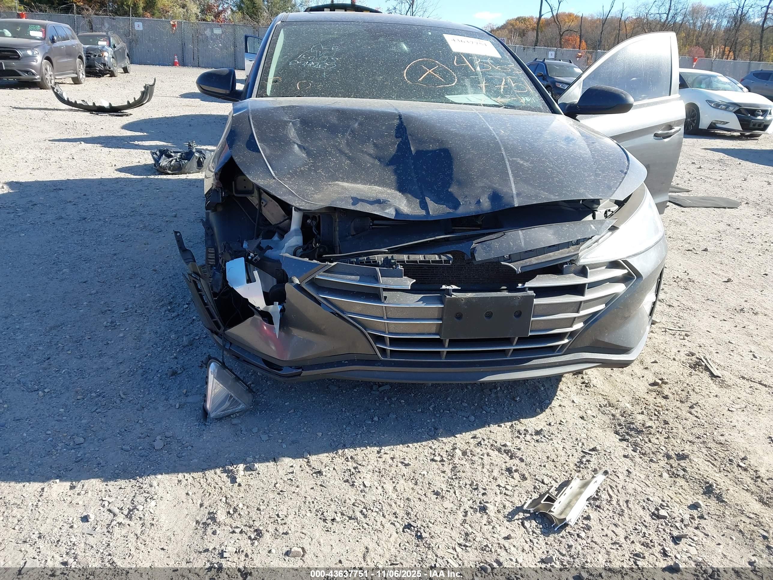 HYUNDAI ELANTRA image 6