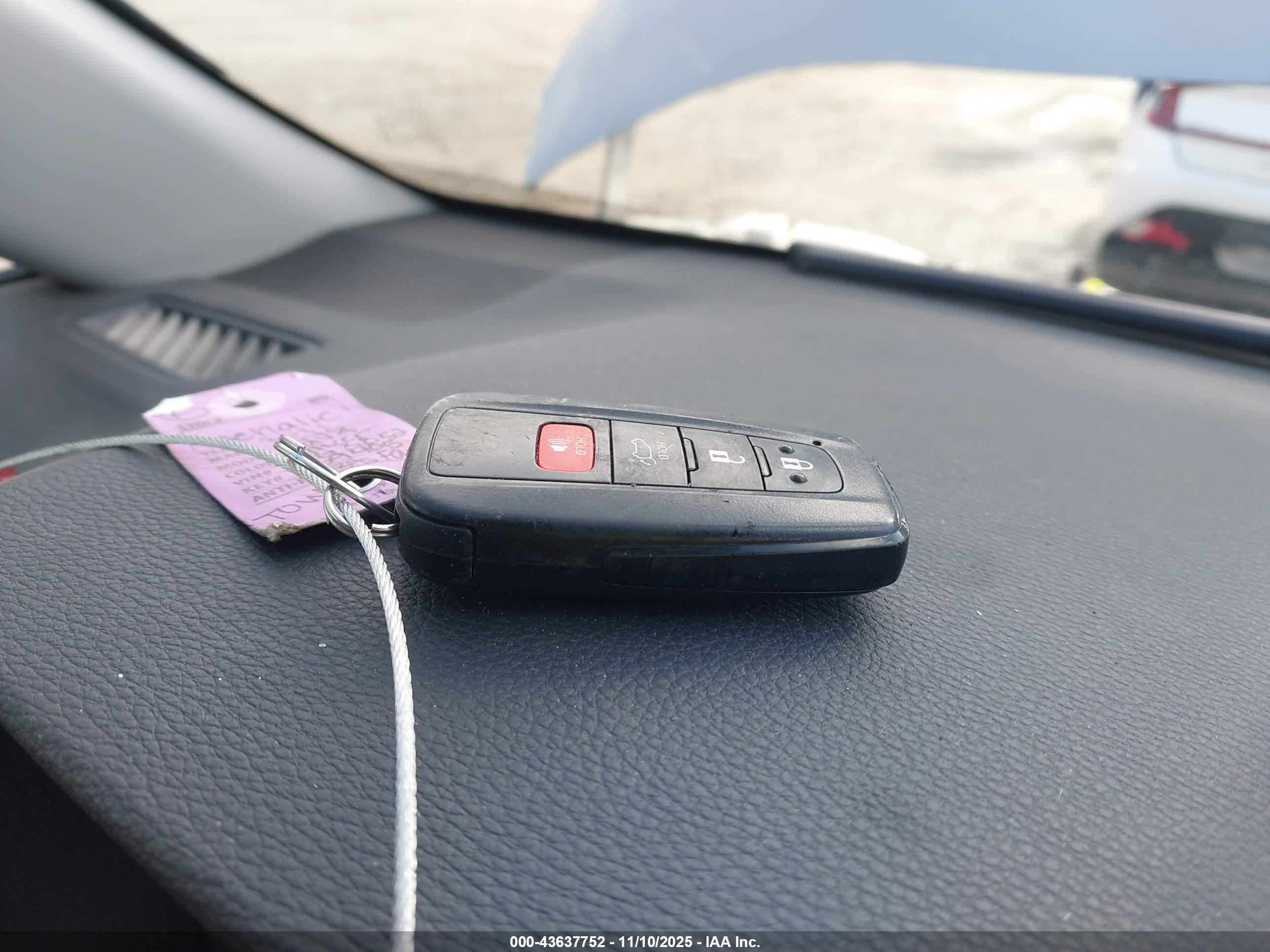 TOYOTA RAV4 image 11