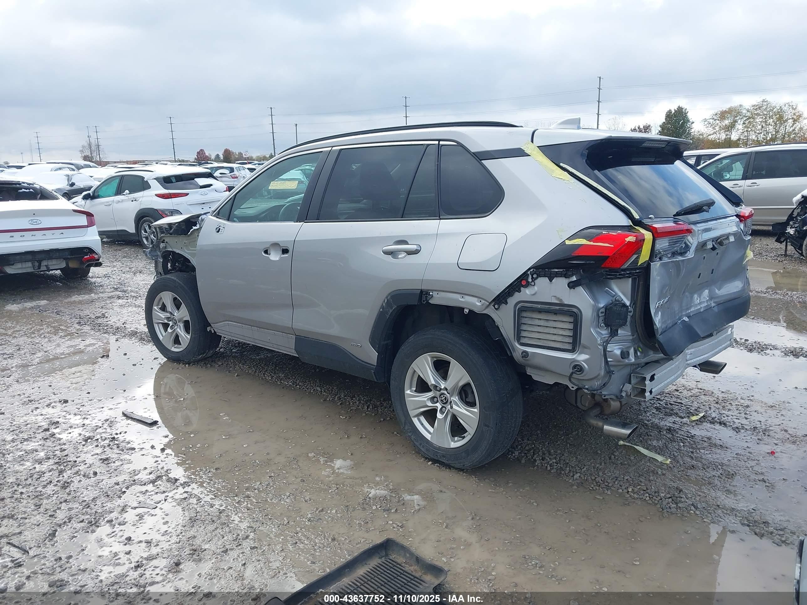 TOYOTA RAV4 image 3