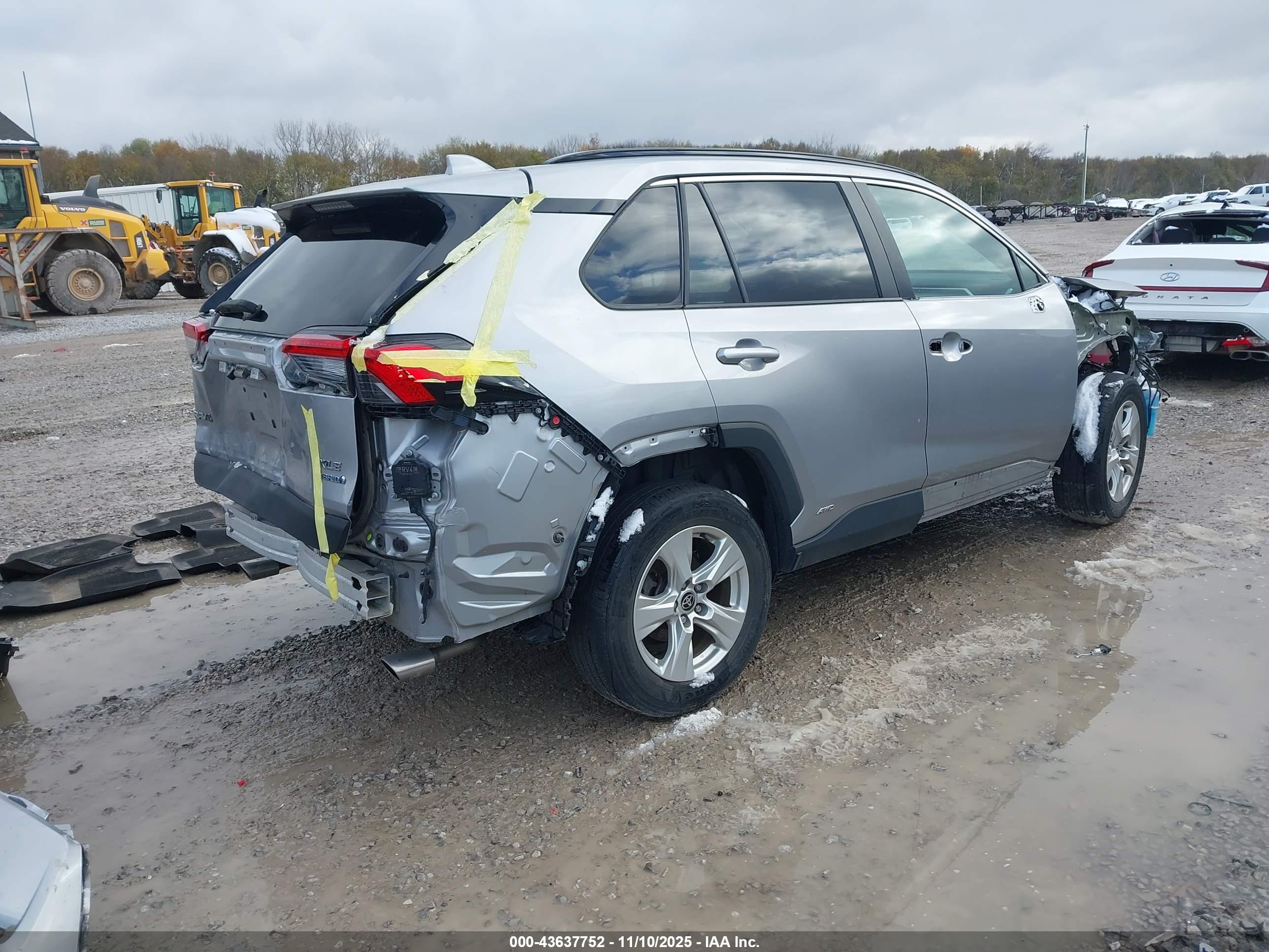 TOYOTA RAV4 image 4