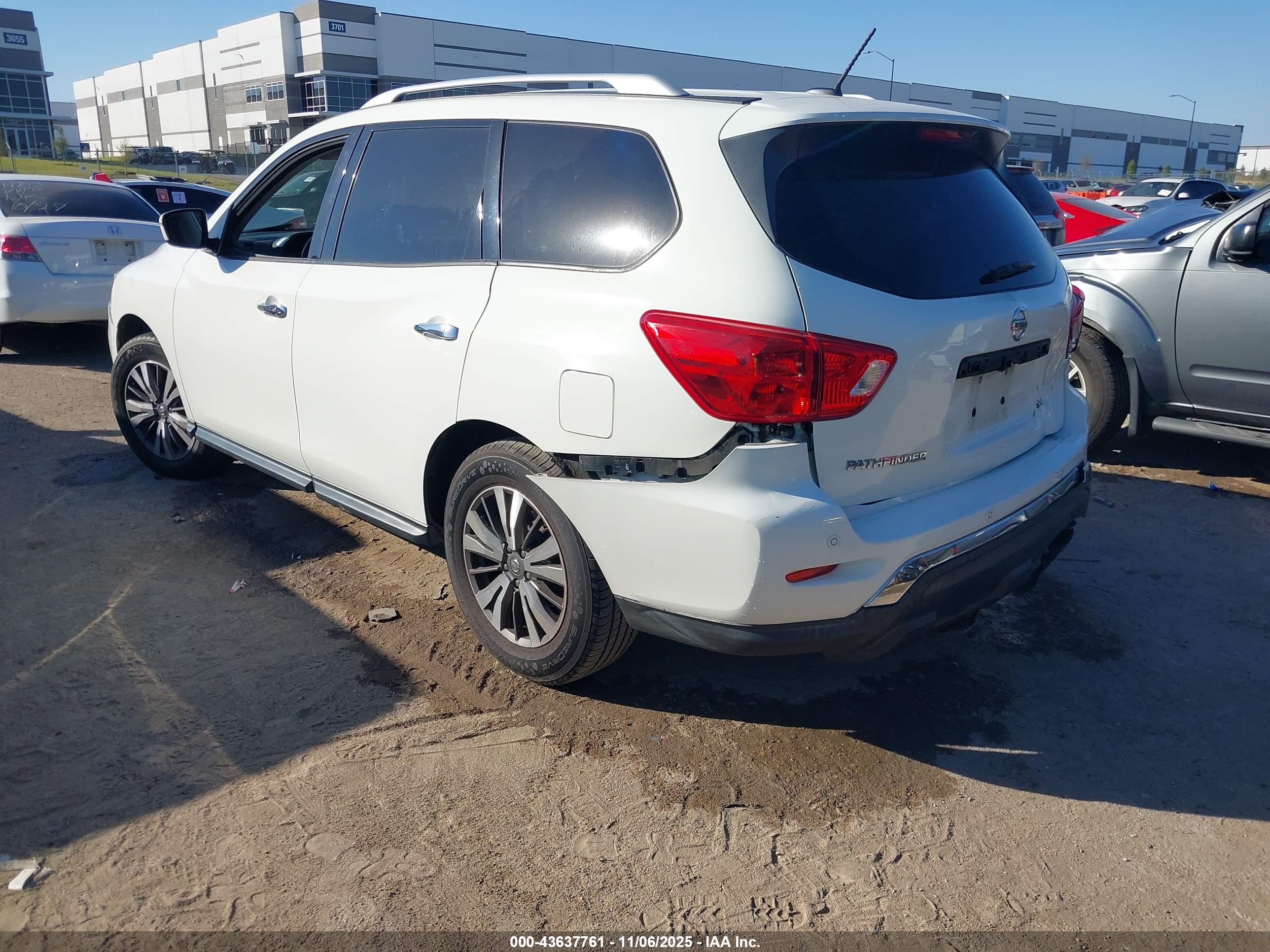 NISSAN PATHFINDER image 3