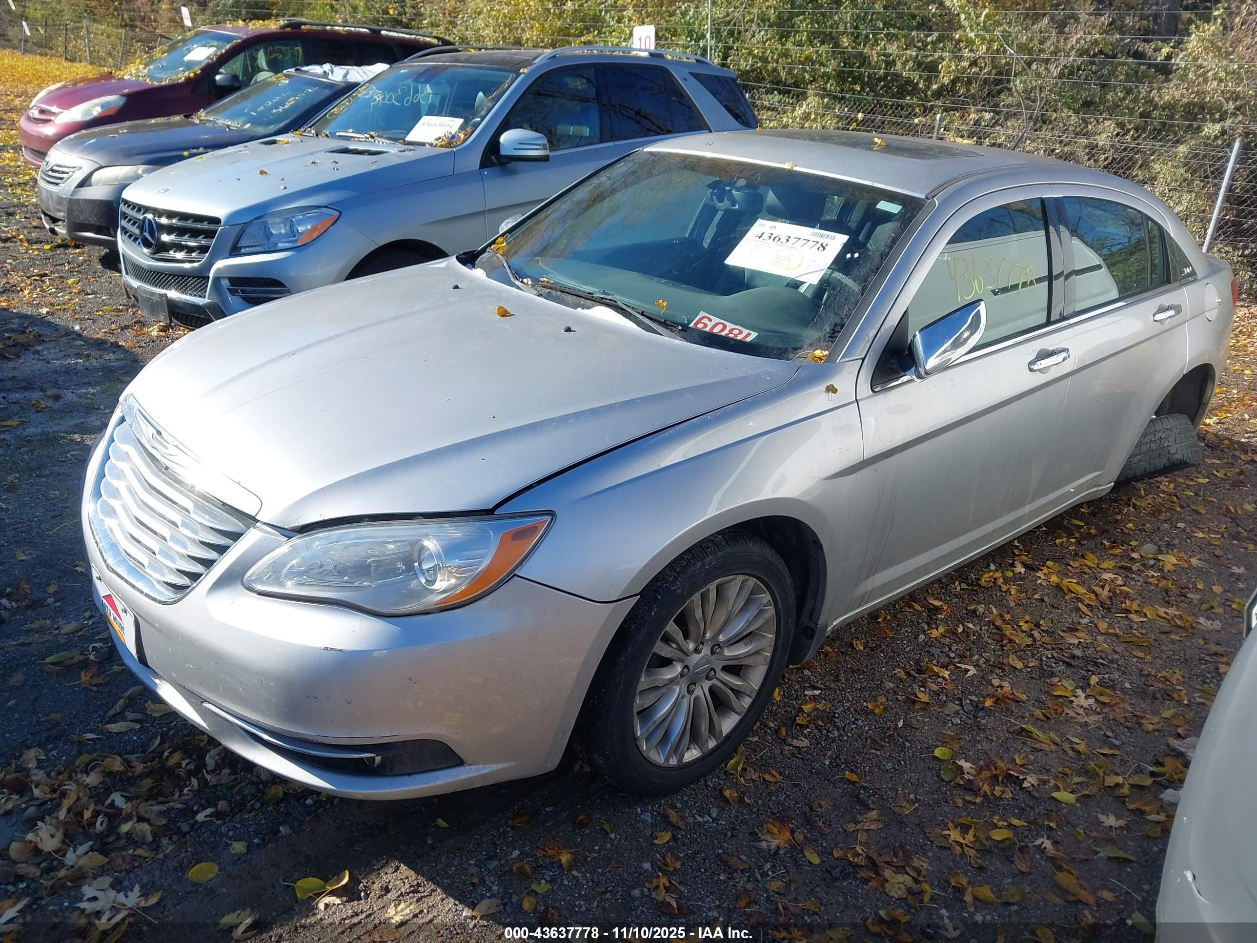 CHRYSLER 200 image 2