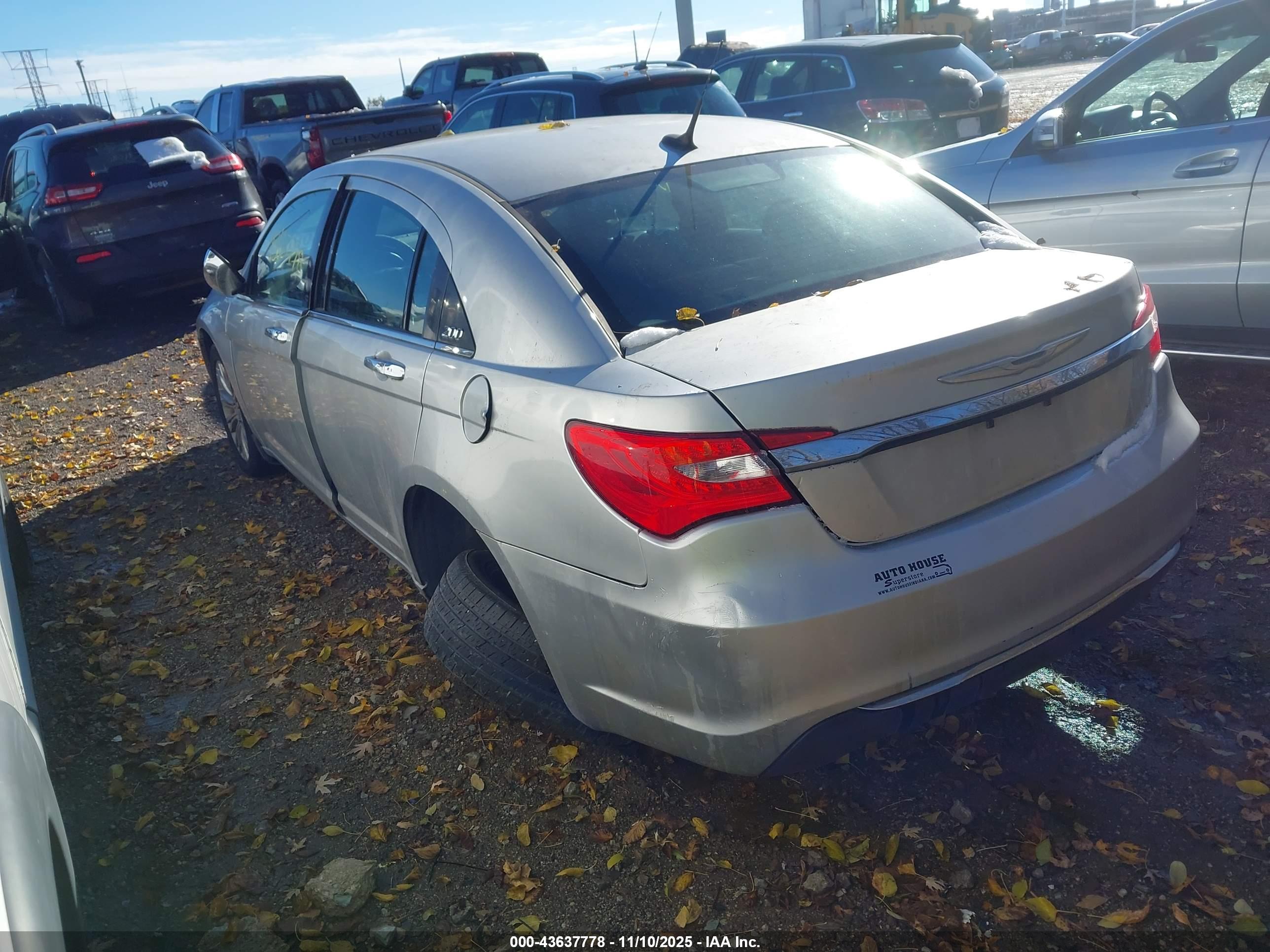 CHRYSLER 200 image 3