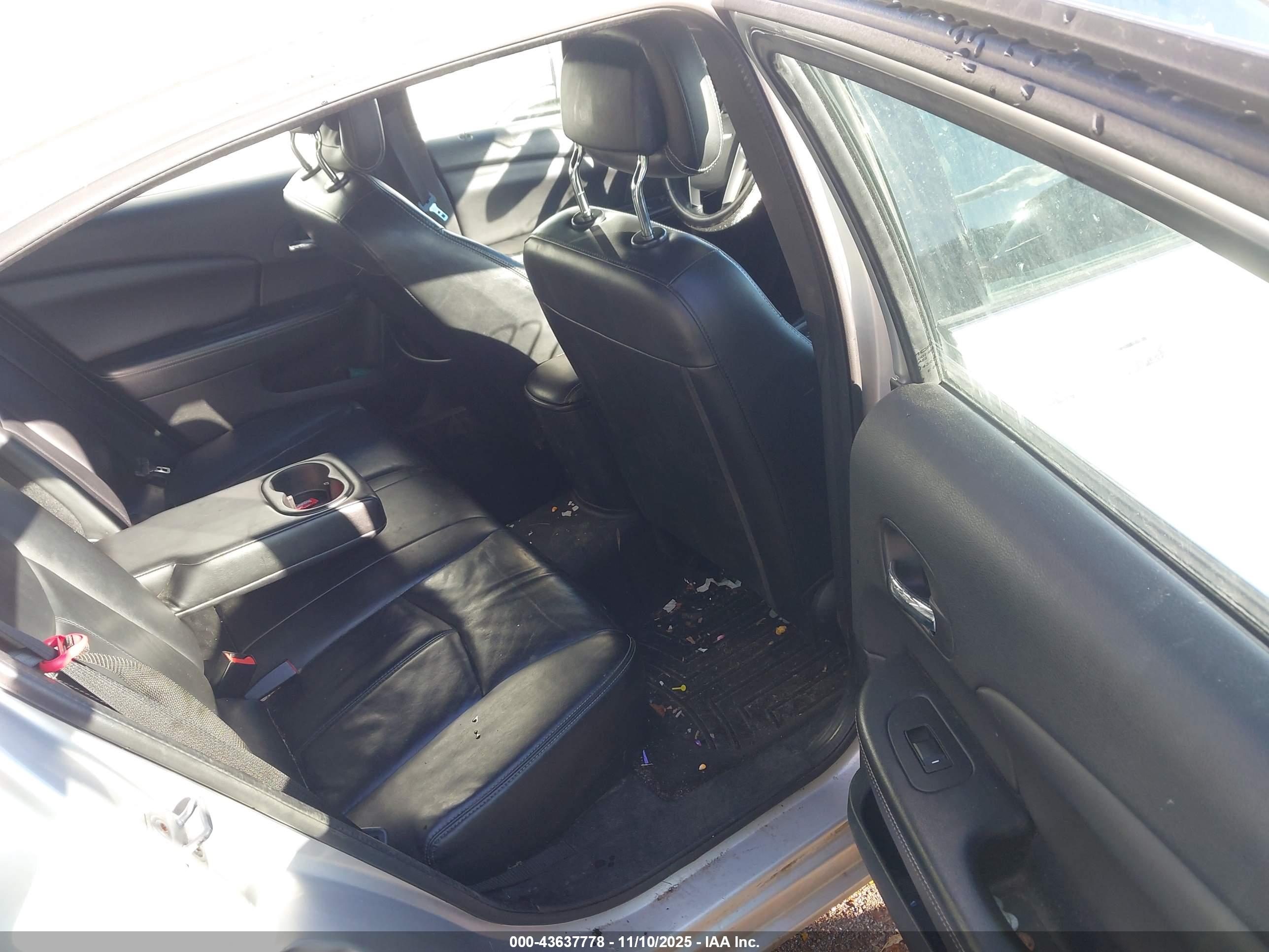CHRYSLER 200 image 8