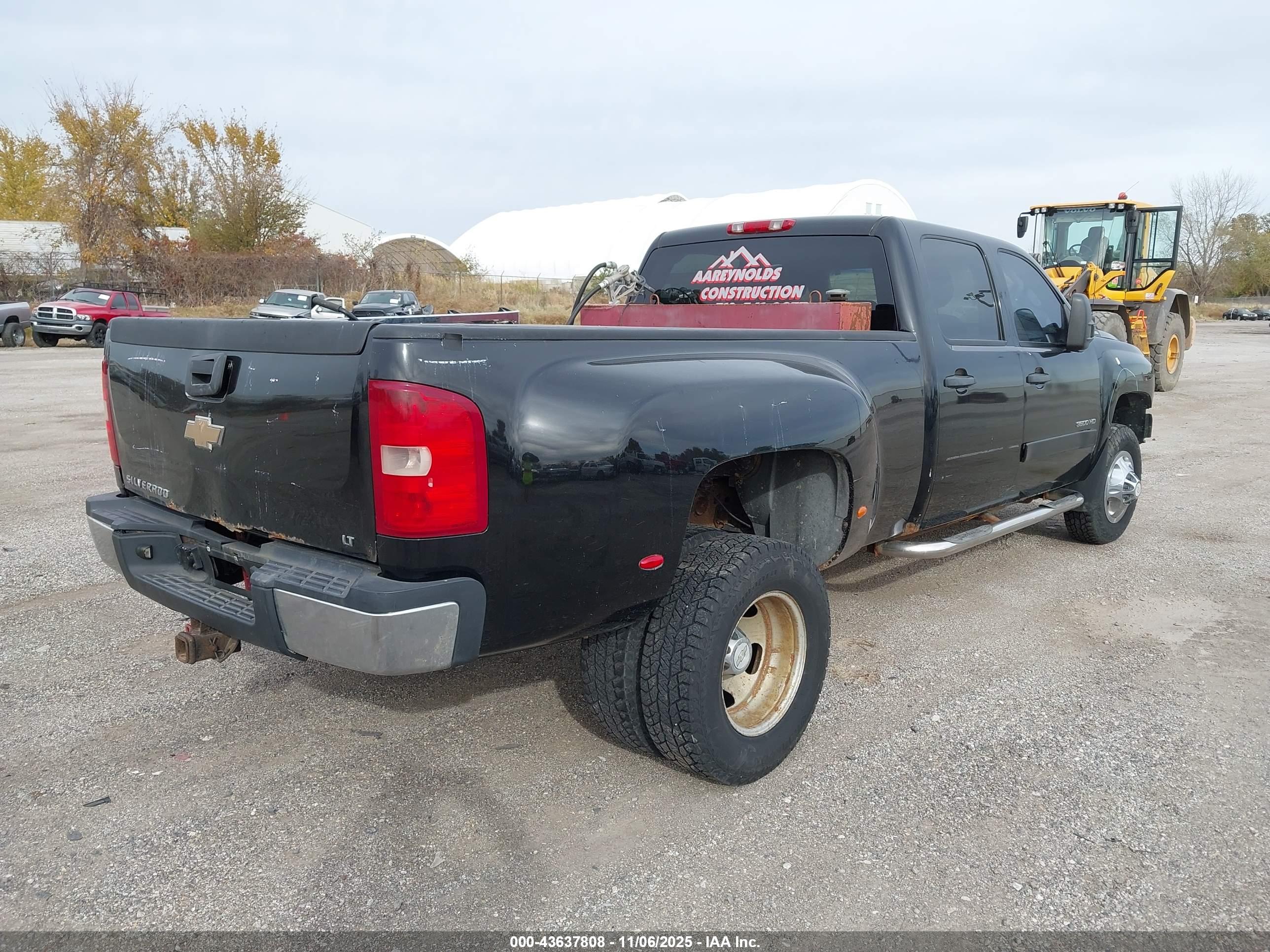 CHEVROLET SILVERADO image 4
