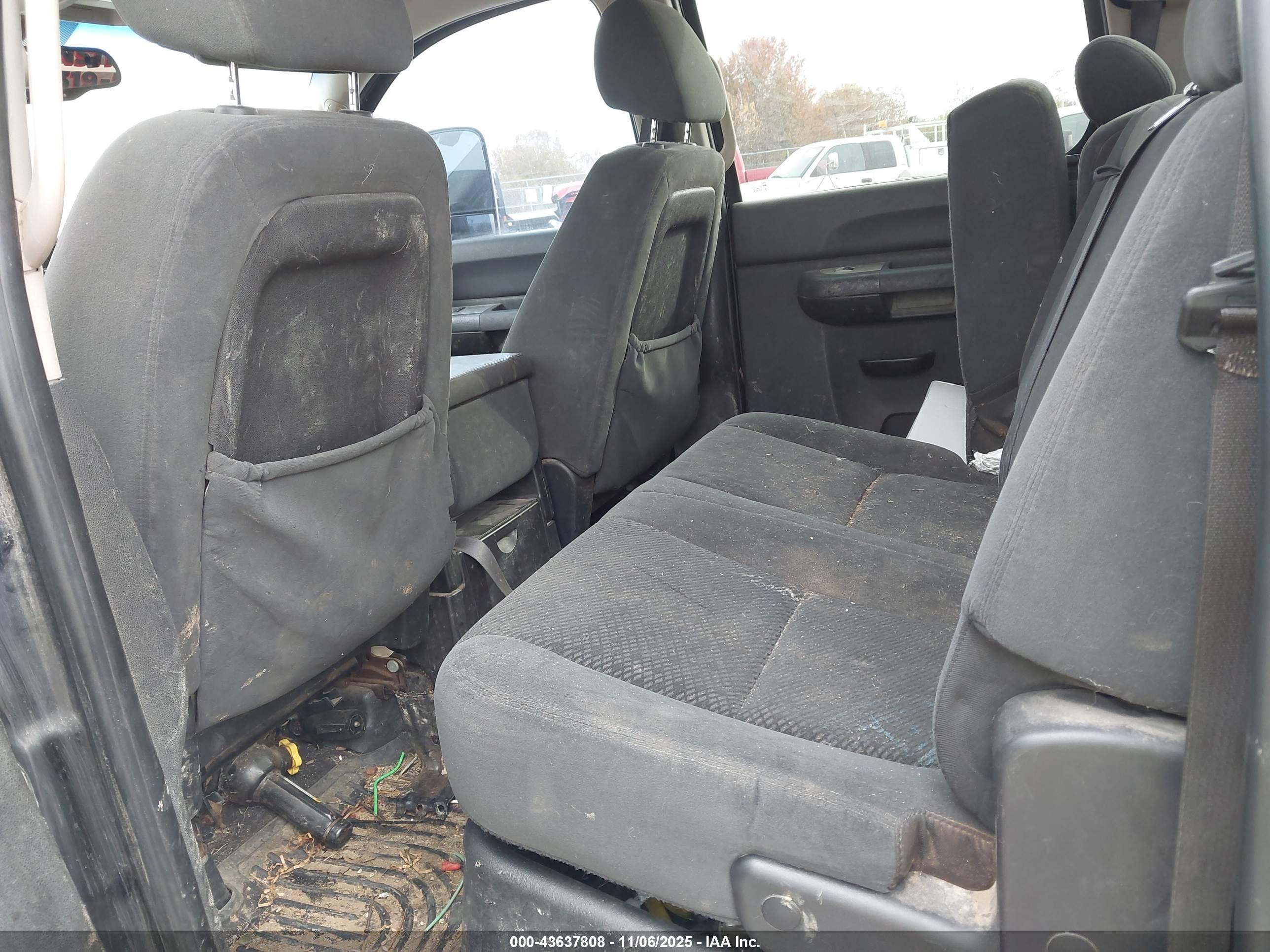 CHEVROLET SILVERADO image 8