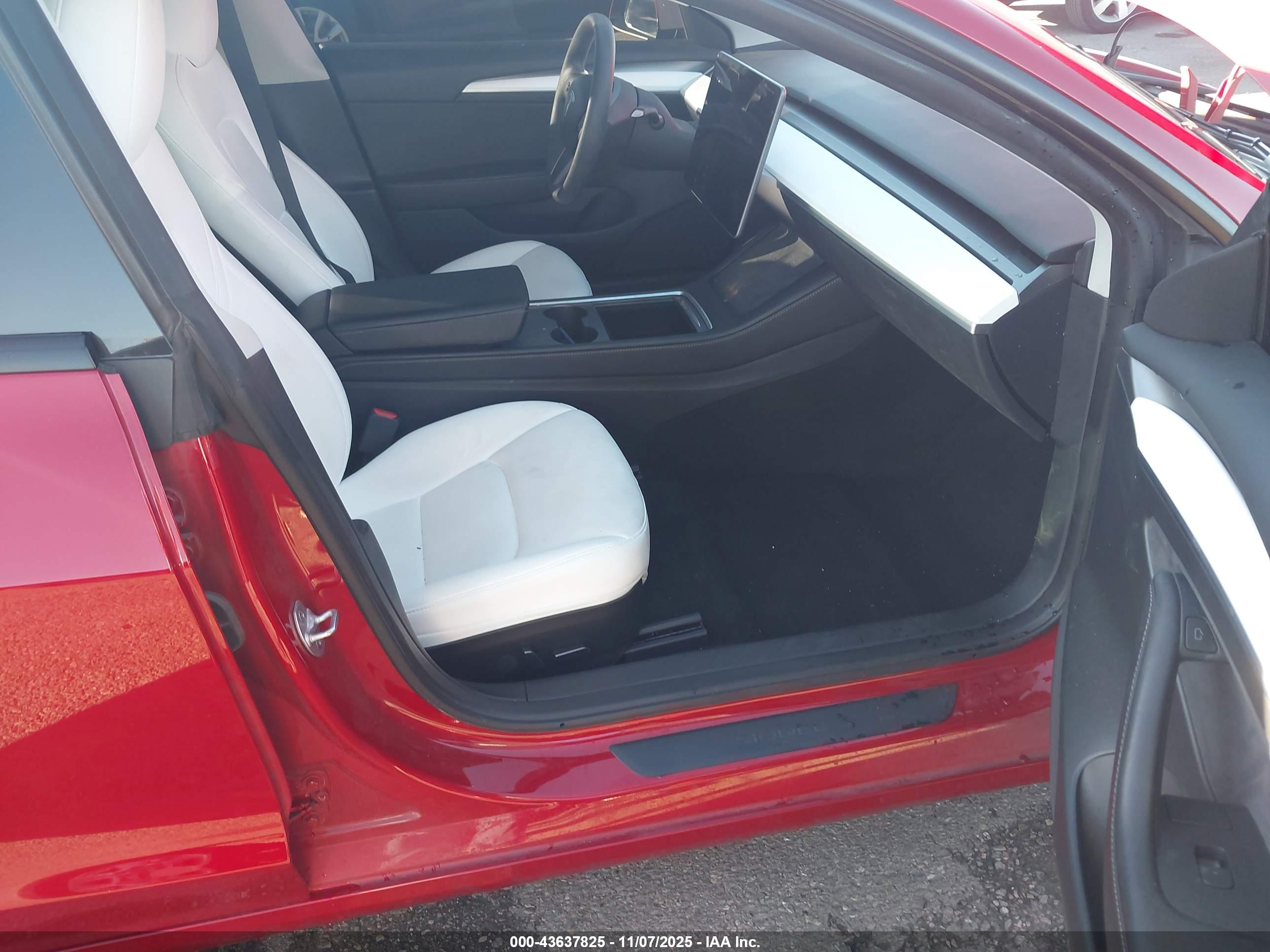 TESLA MODEL image 5