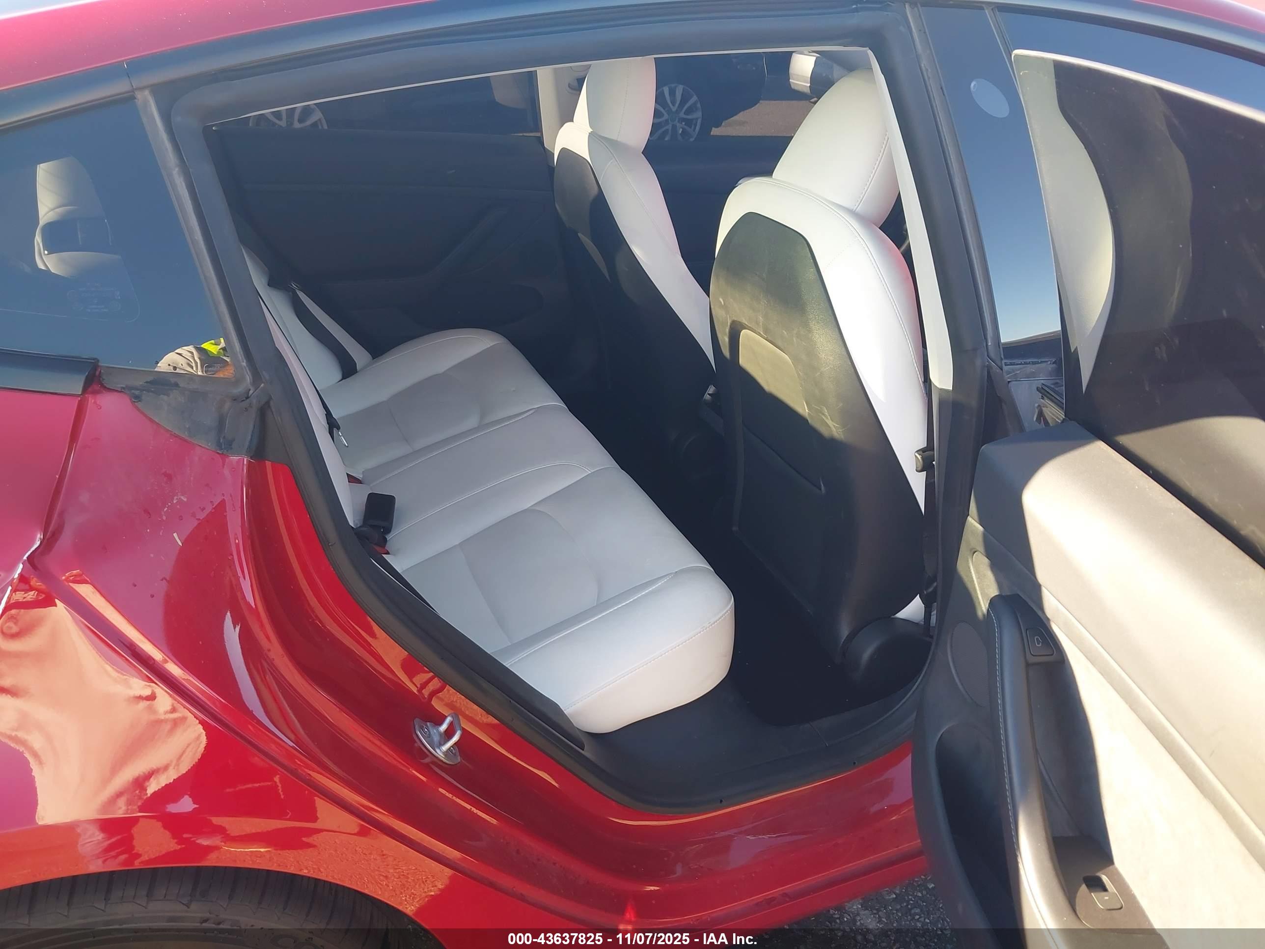 TESLA MODEL image 8