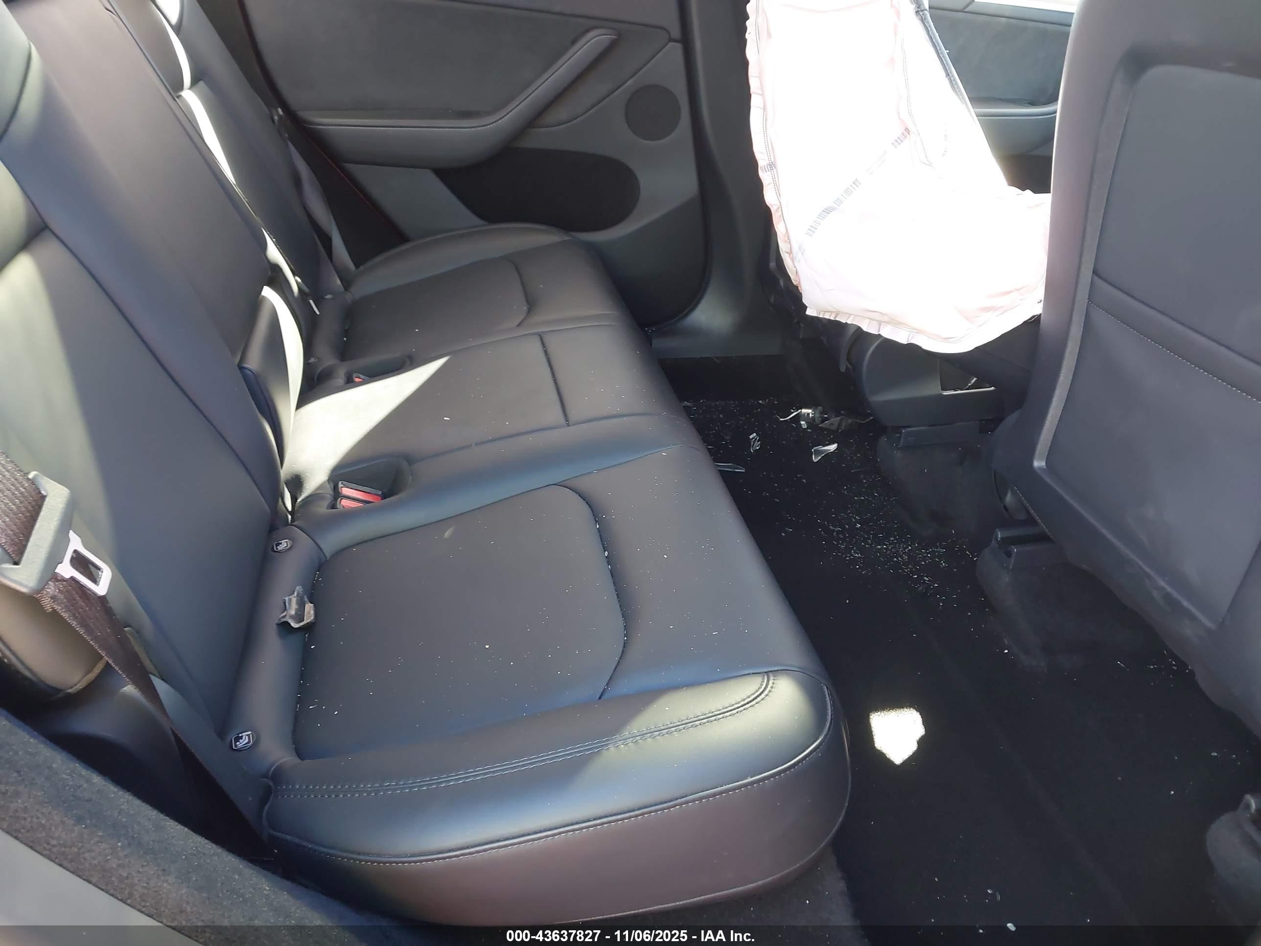 TESLA MODEL image 8