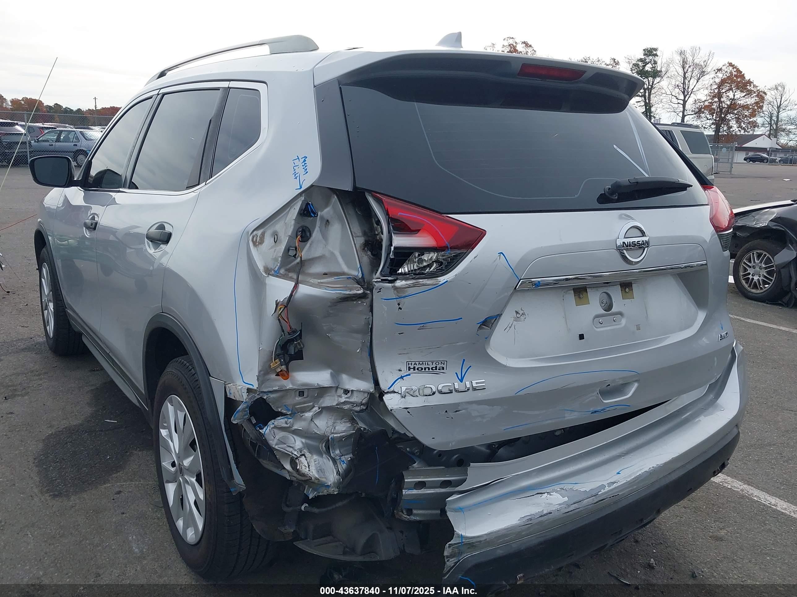 NISSAN ROGUE image 6