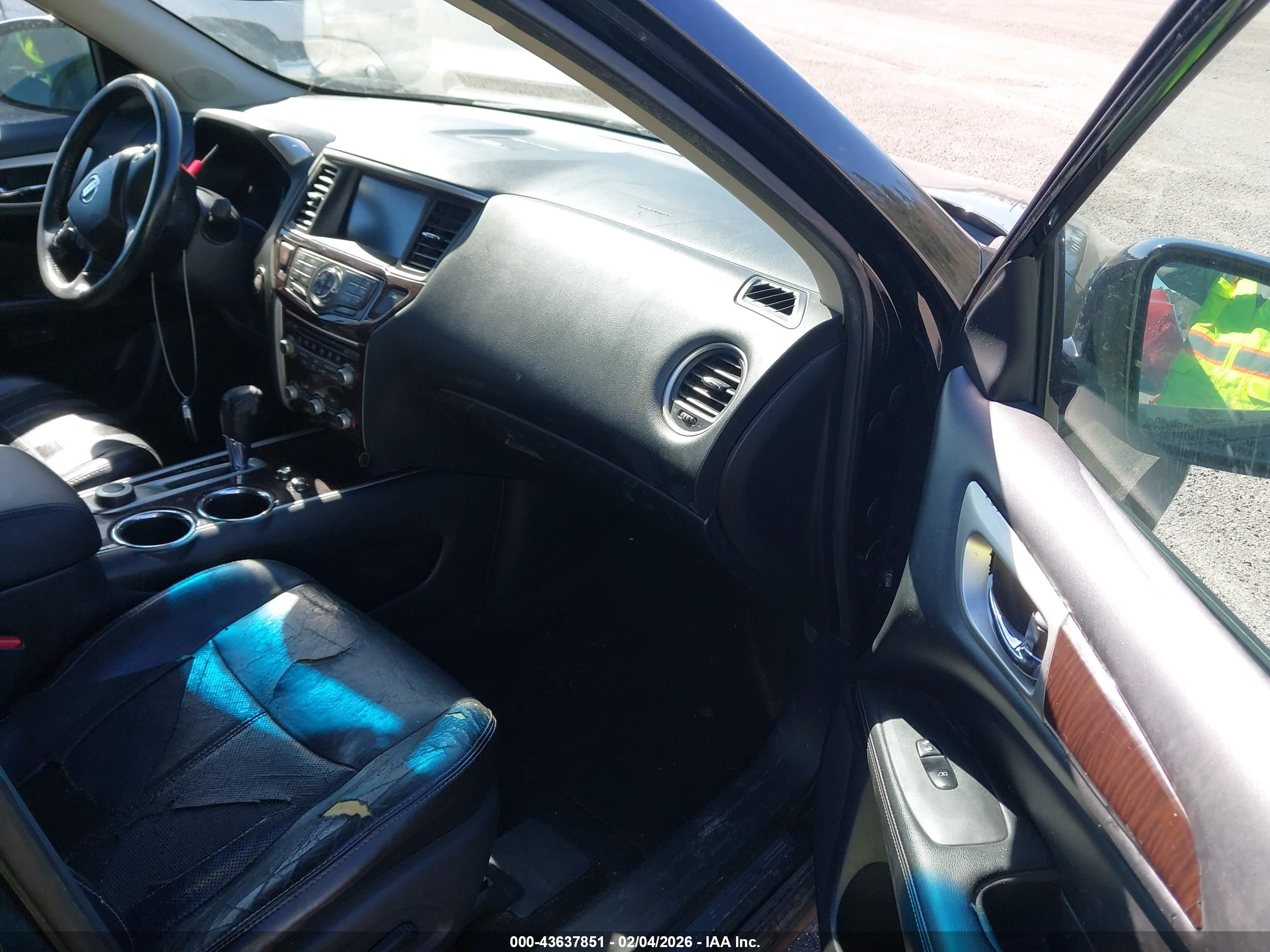 NISSAN PATHFINDER image 5