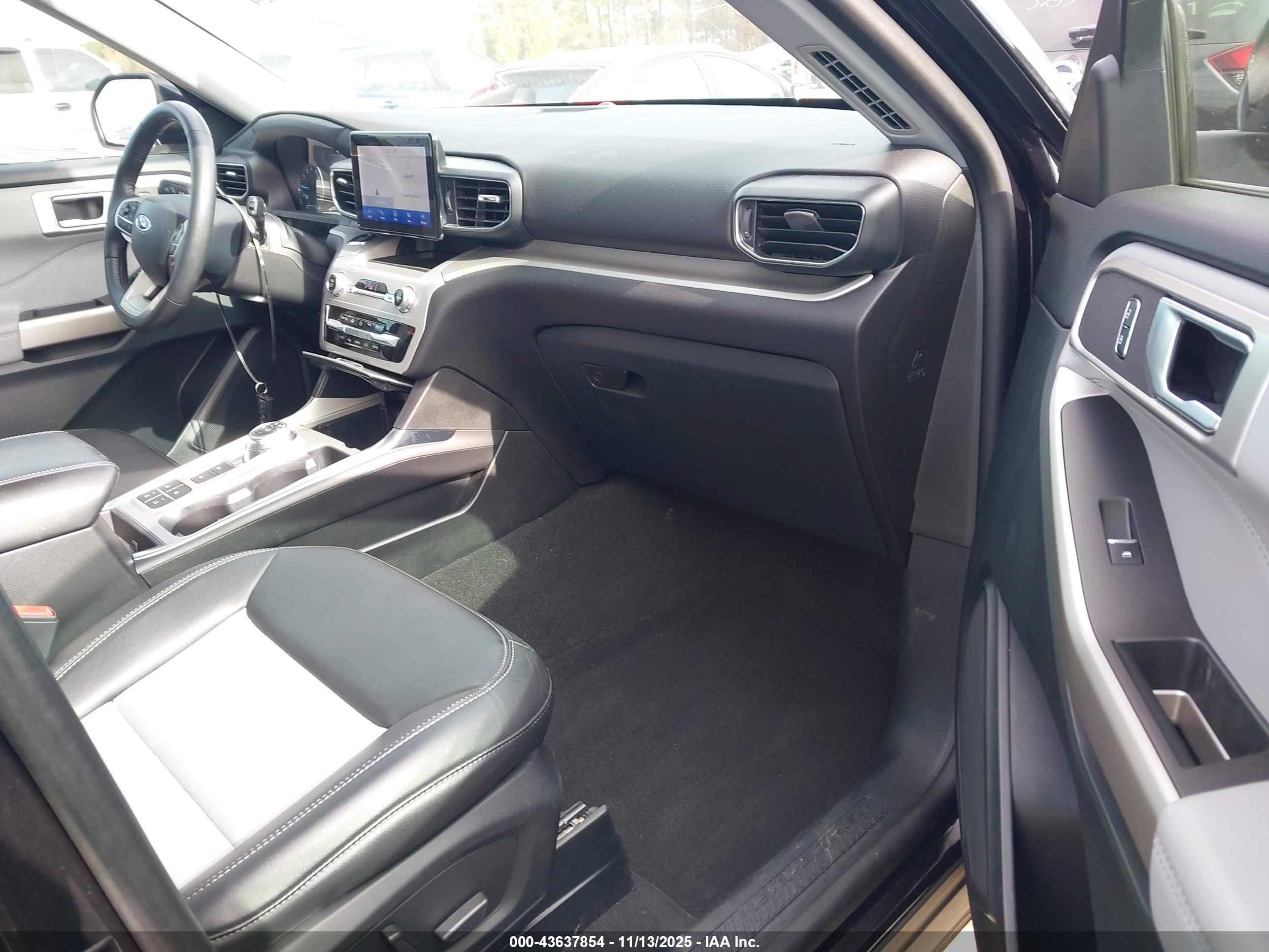 FORD EXPLORER image 5