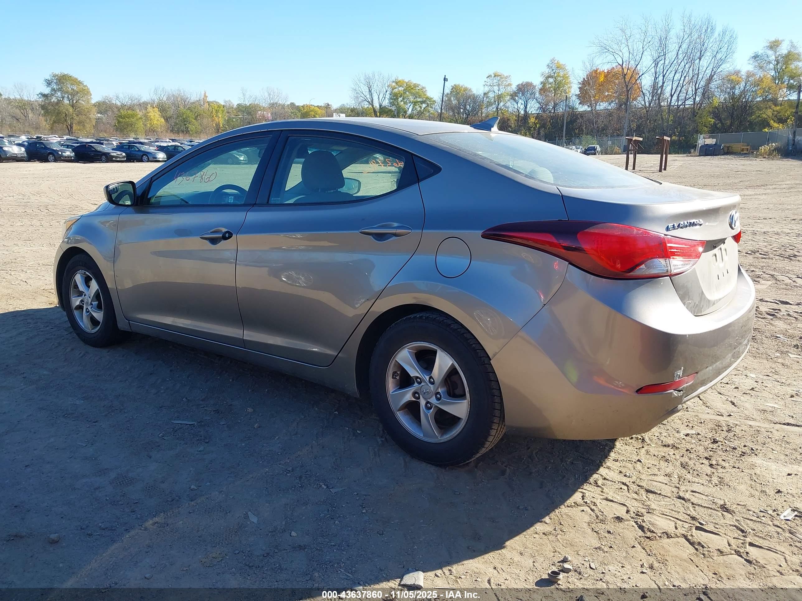 HYUNDAI ELANTRA image 3