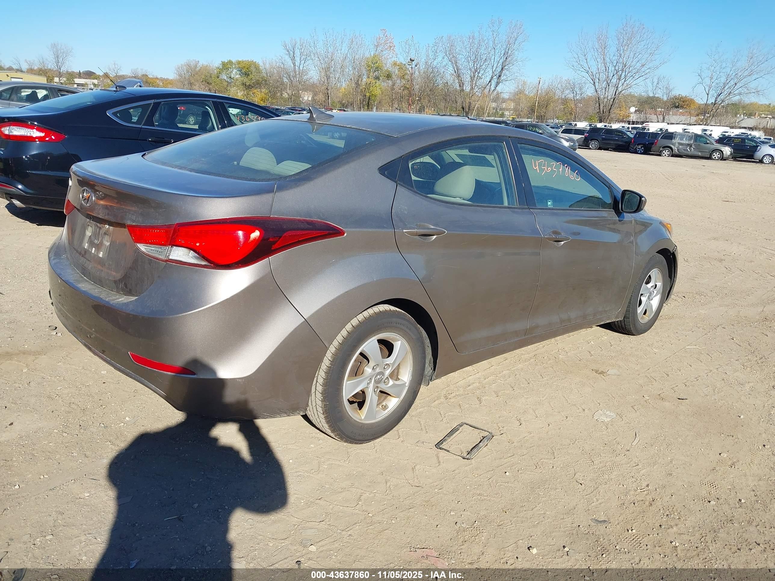 HYUNDAI ELANTRA image 4