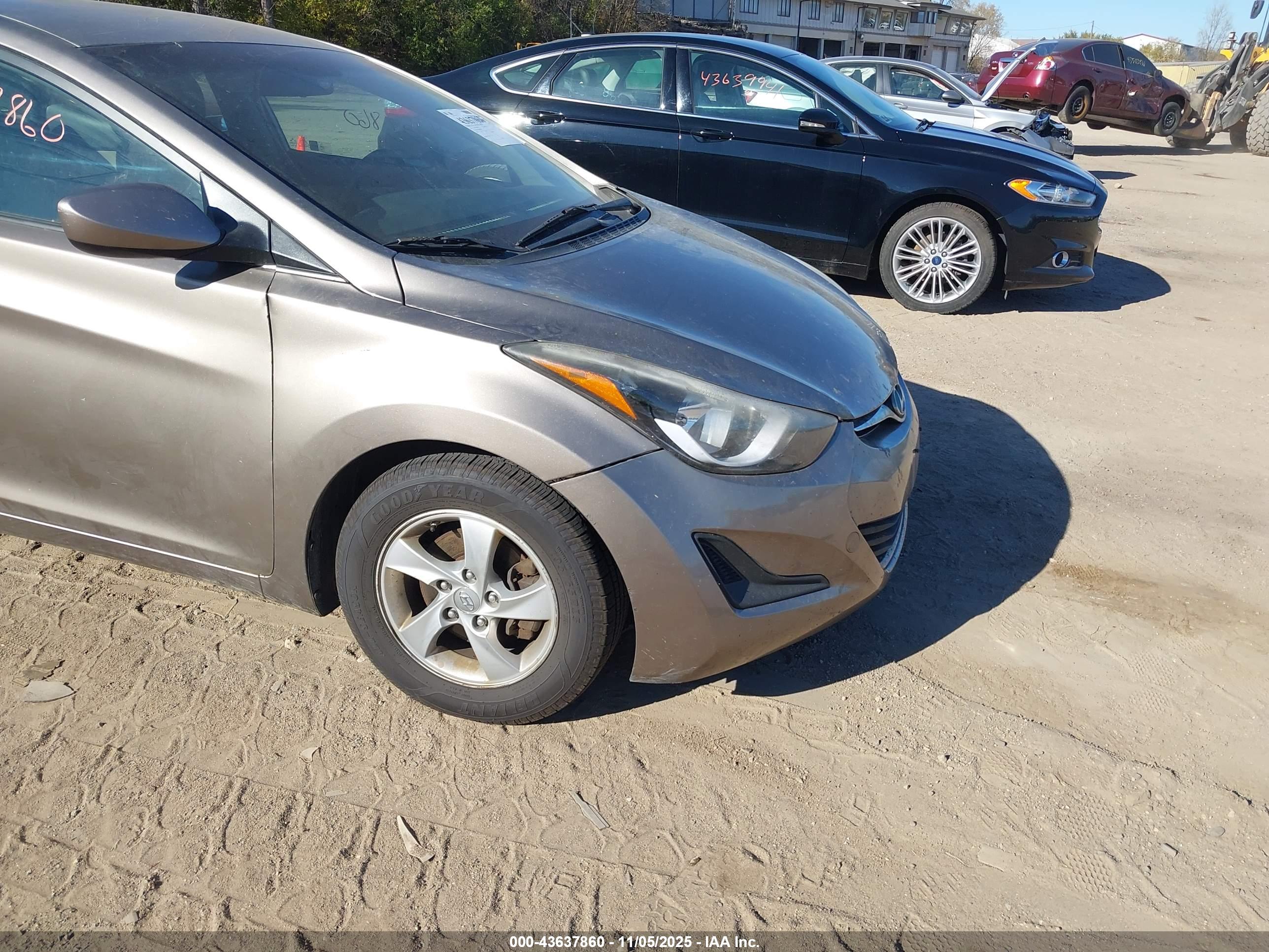 HYUNDAI ELANTRA image 6