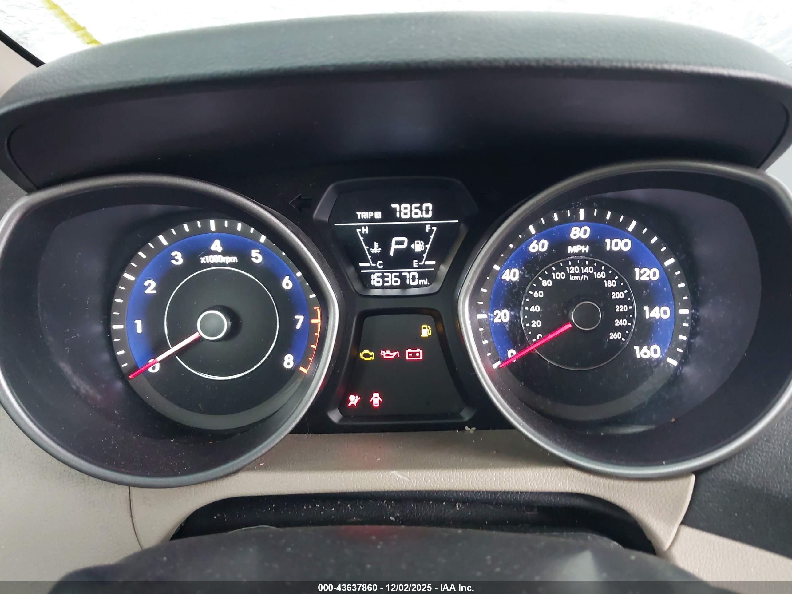 HYUNDAI ELANTRA image 7