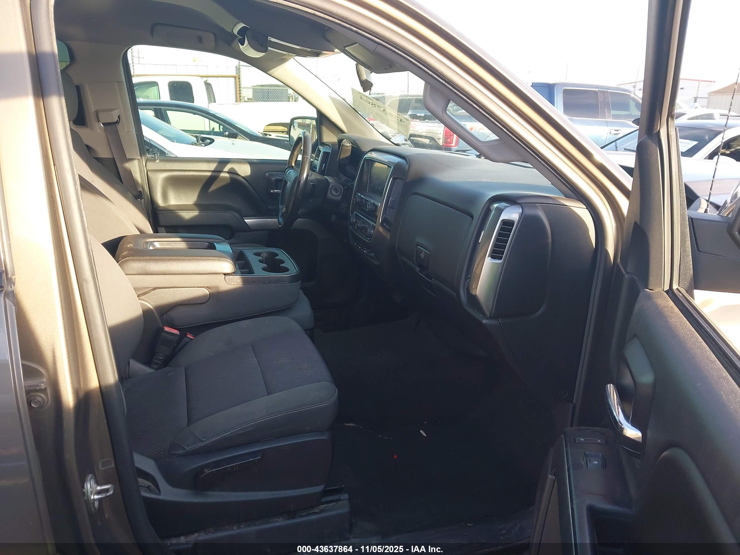 CHEVROLET SILVERADO image 5