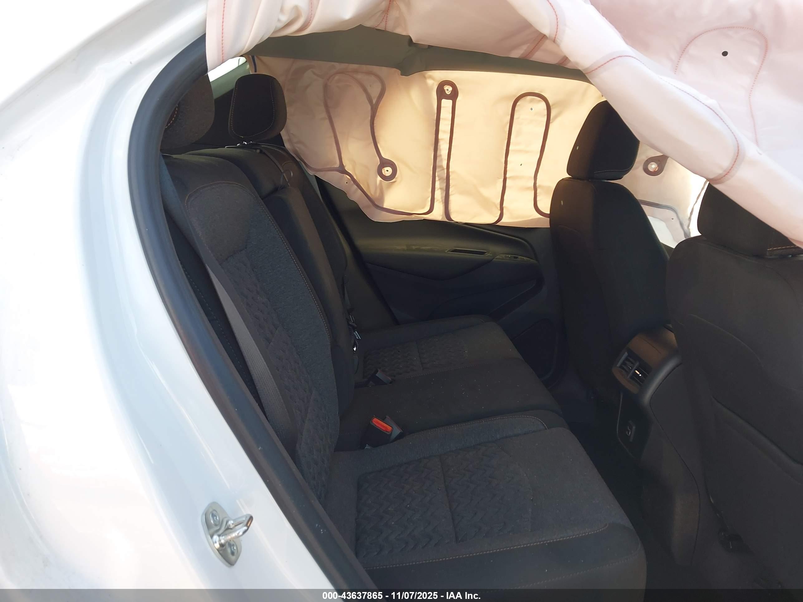 CHEVROLET EQUINOX image 8