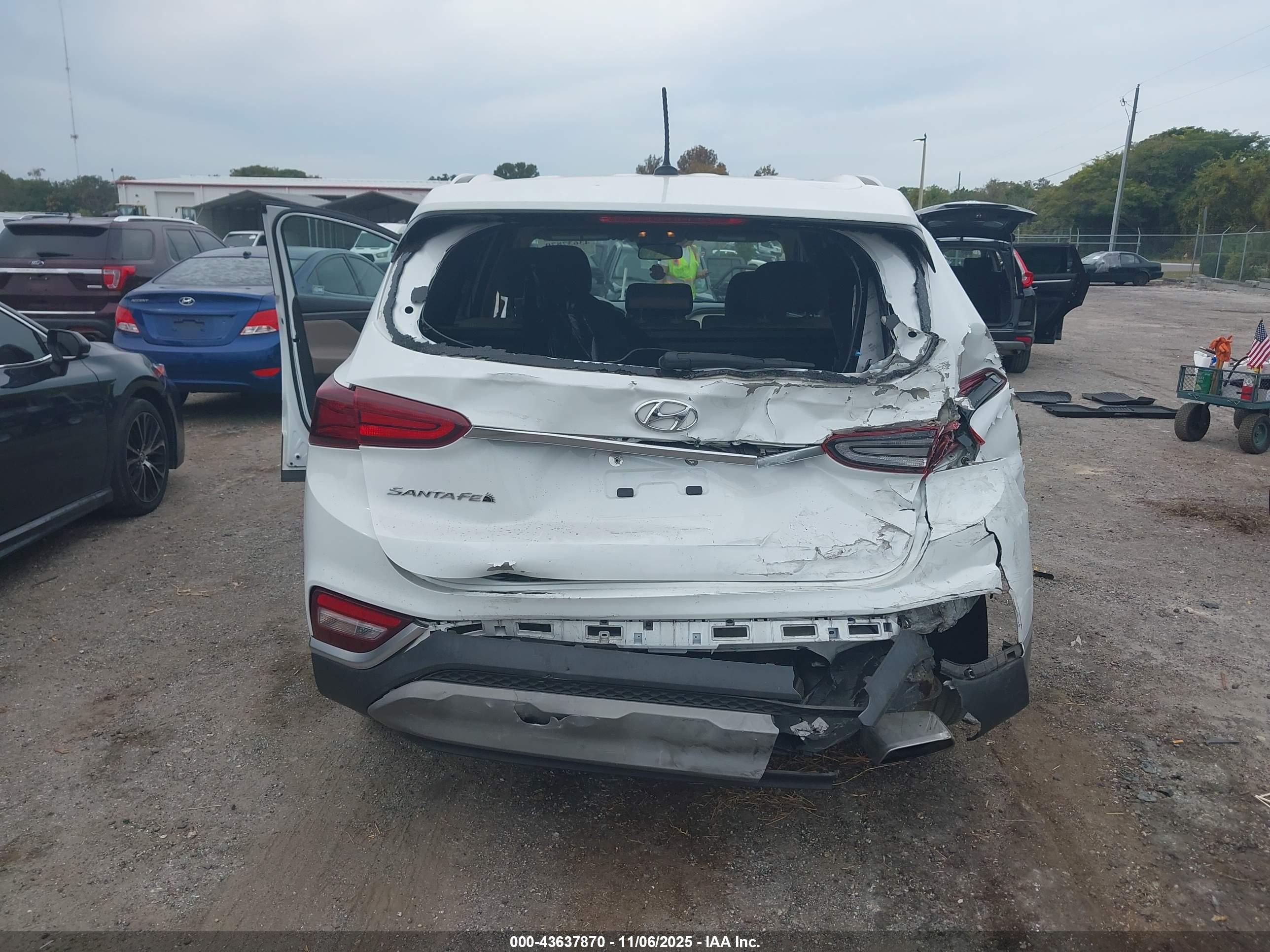 HYUNDAI SANTA image 6