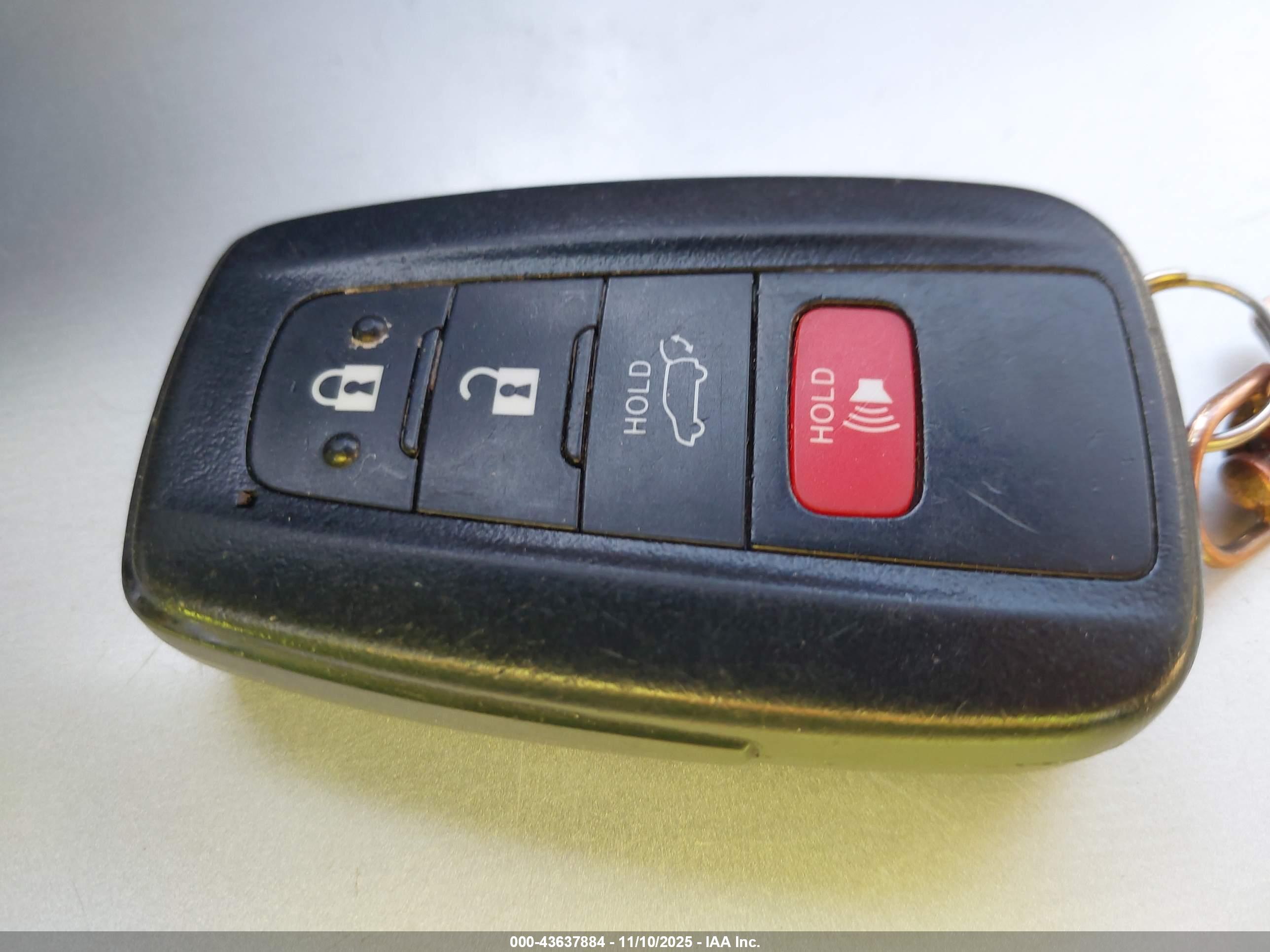 TOYOTA RAV4 image 11
