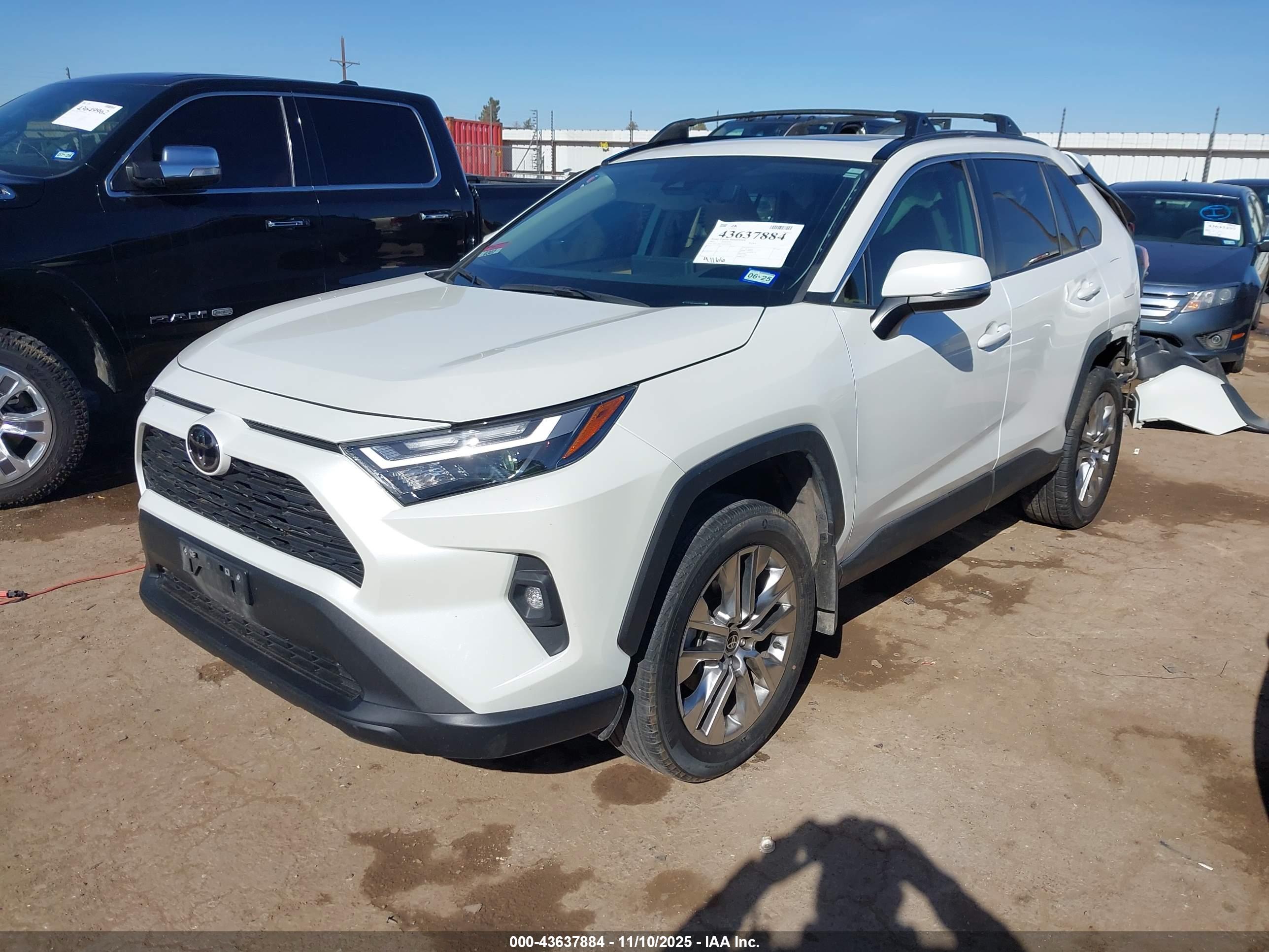 TOYOTA RAV4 image 2
