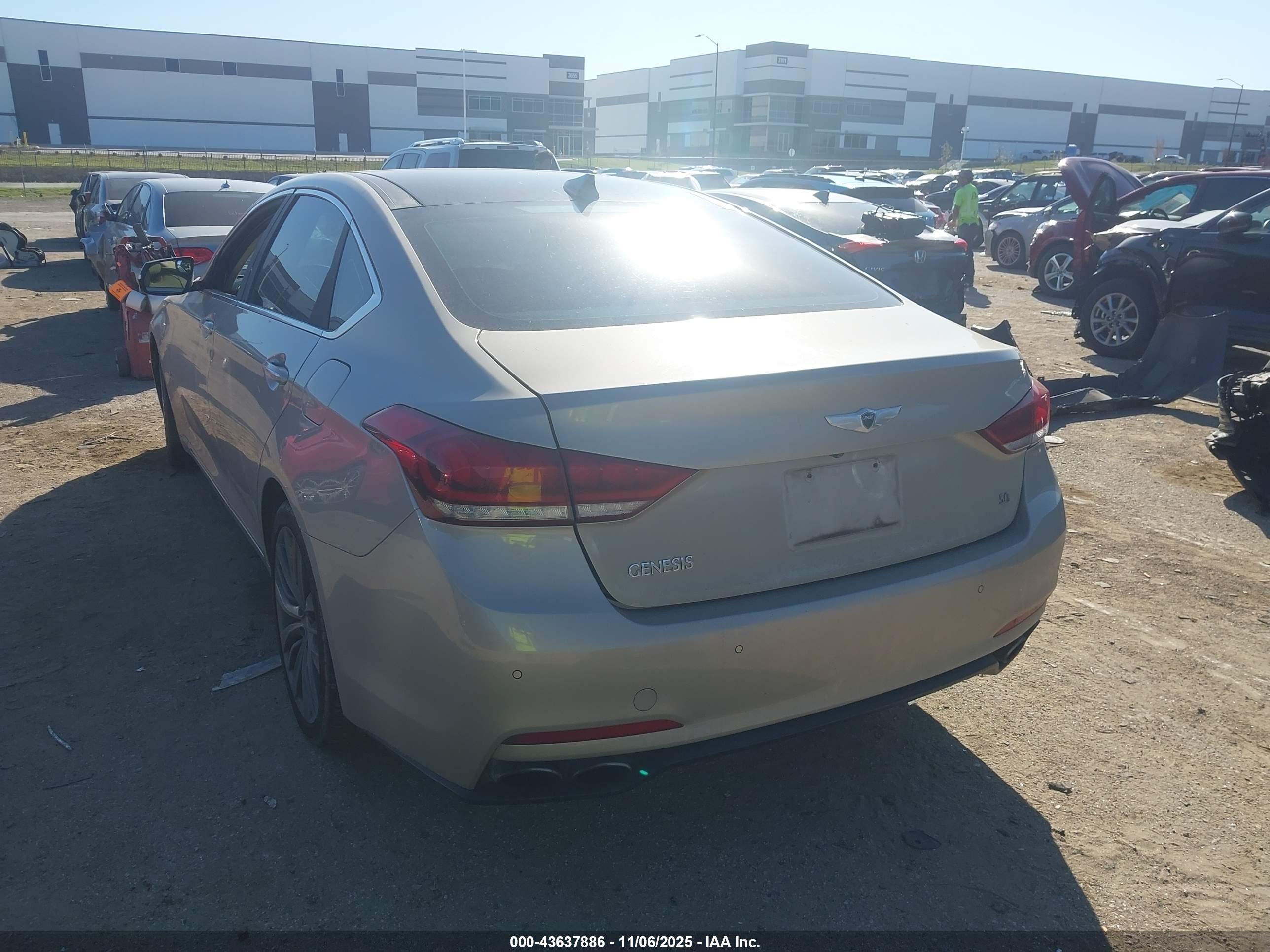 HYUNDAI GENESIS image 3