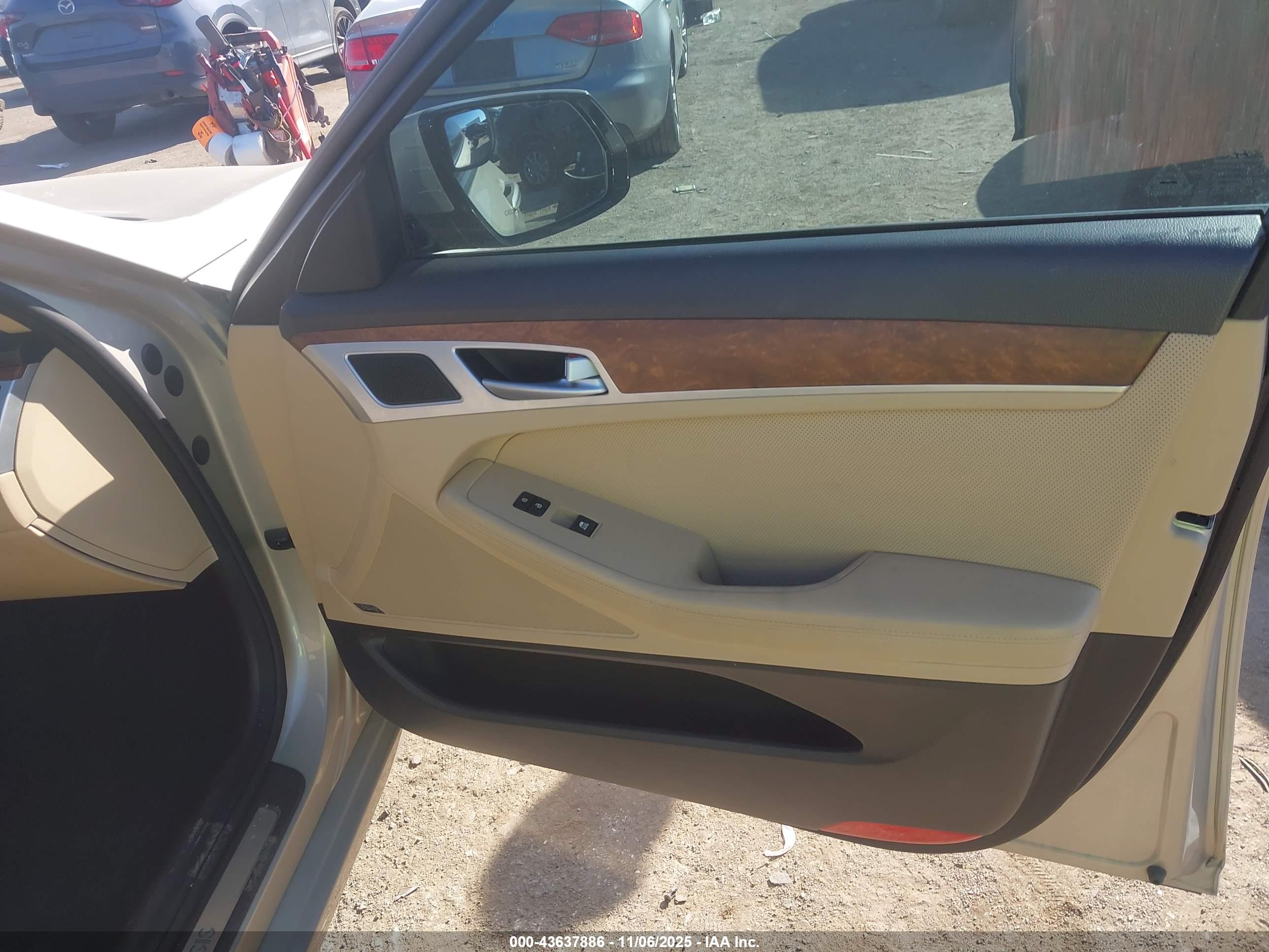 HYUNDAI GENESIS image 5