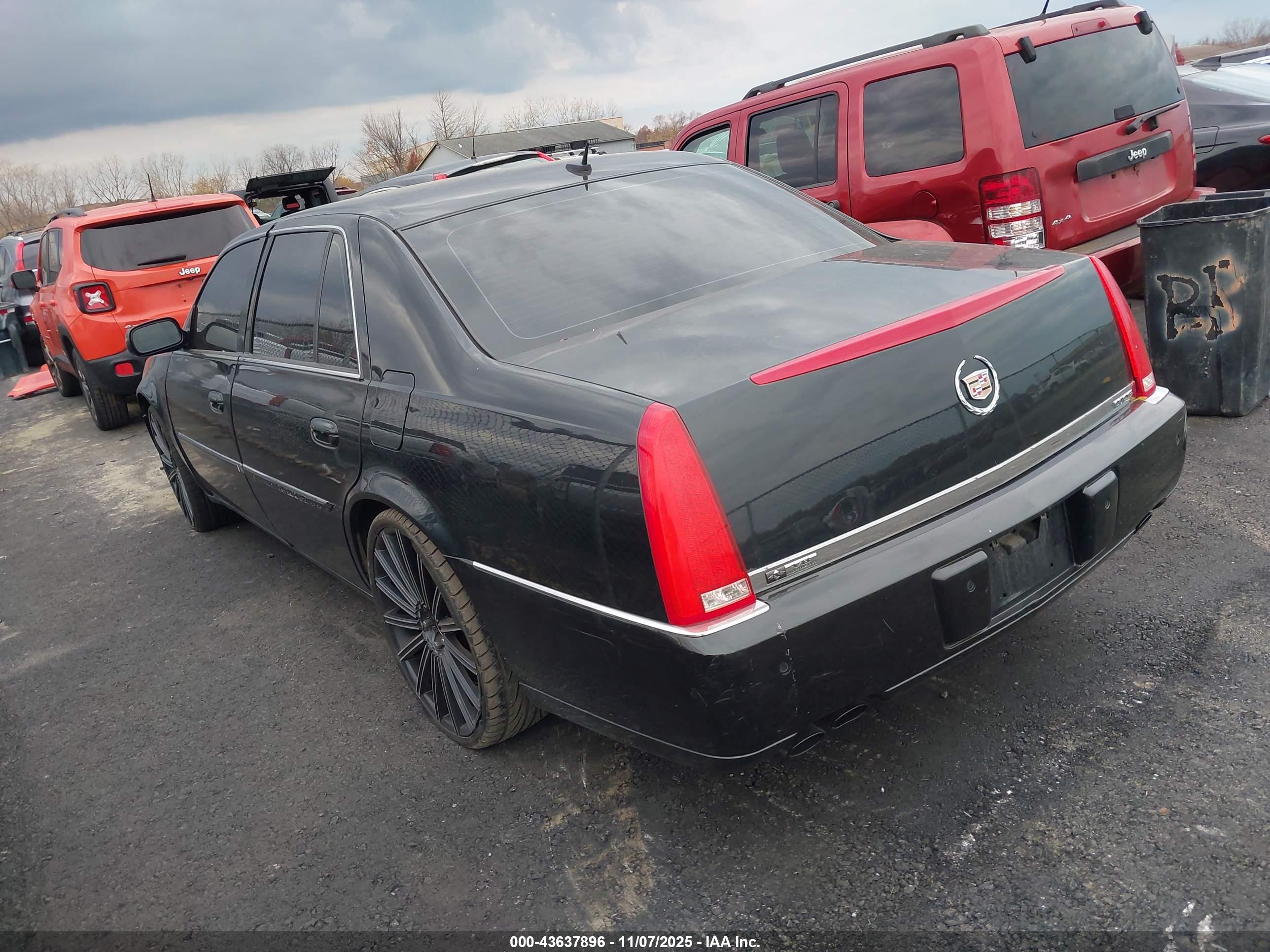 CADILLAC DTS image 3