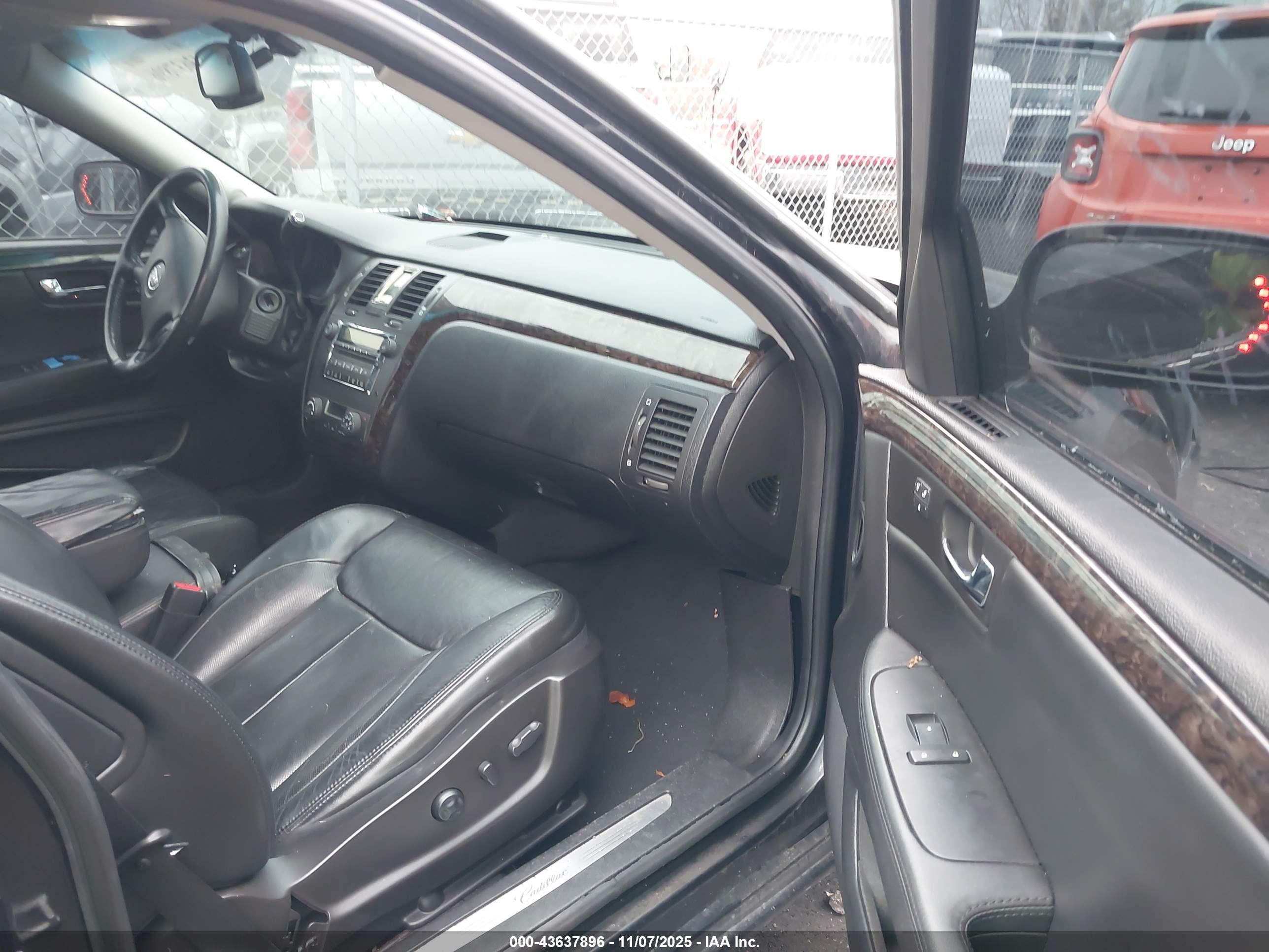 CADILLAC DTS image 5