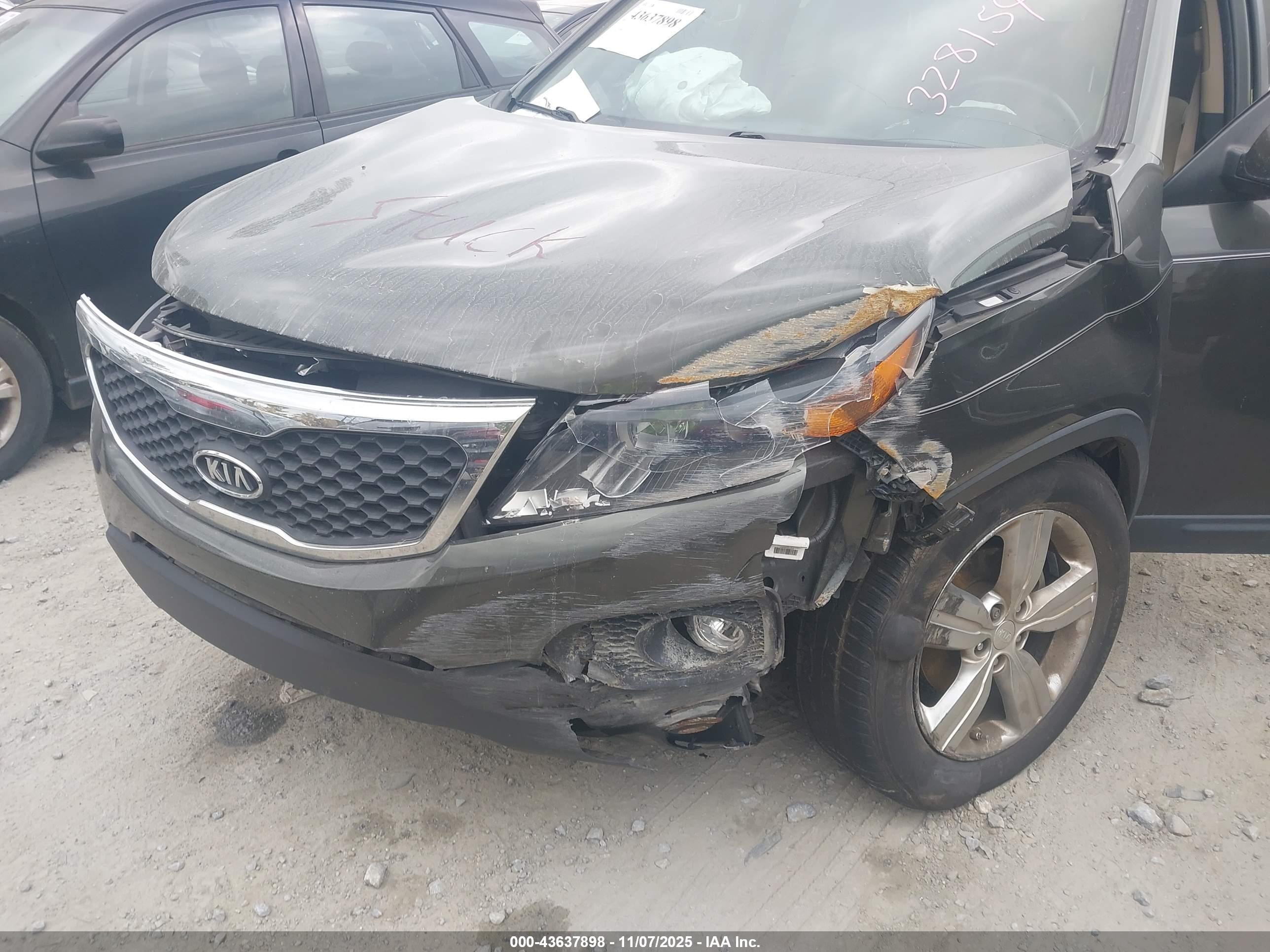 KIA SORENTO image 6