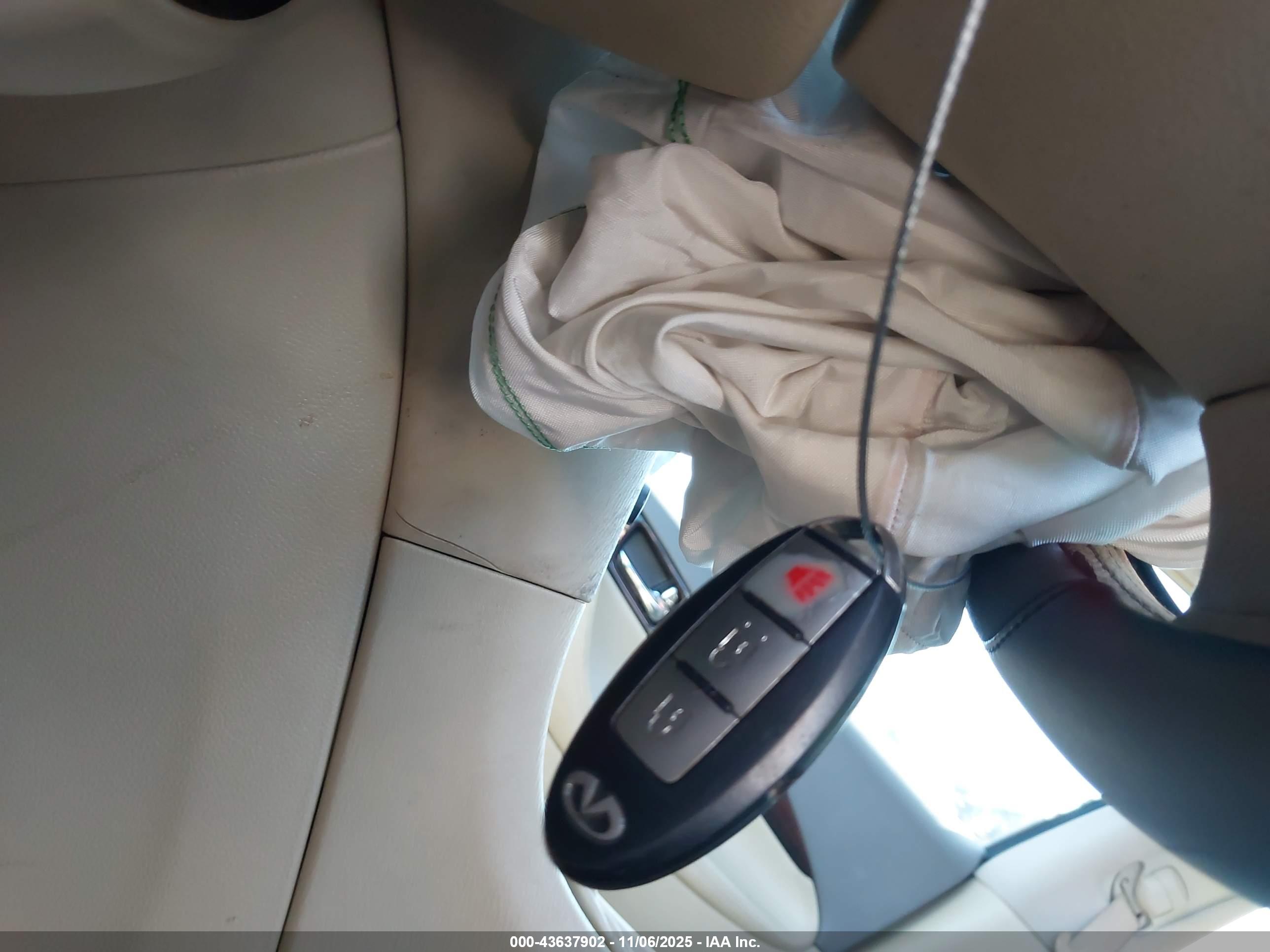 INFINITI EX35 image 11