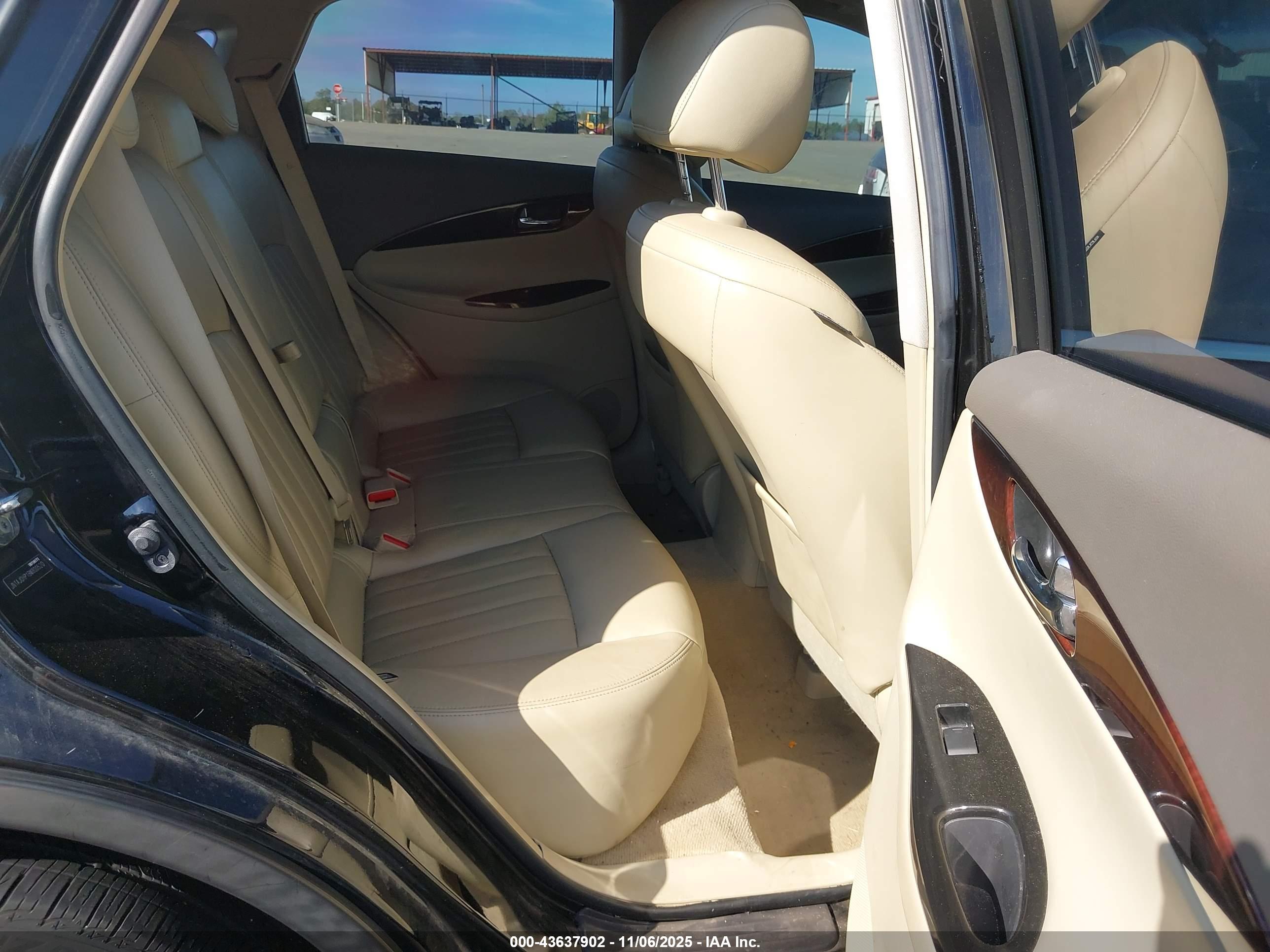 INFINITI EX35 image 8