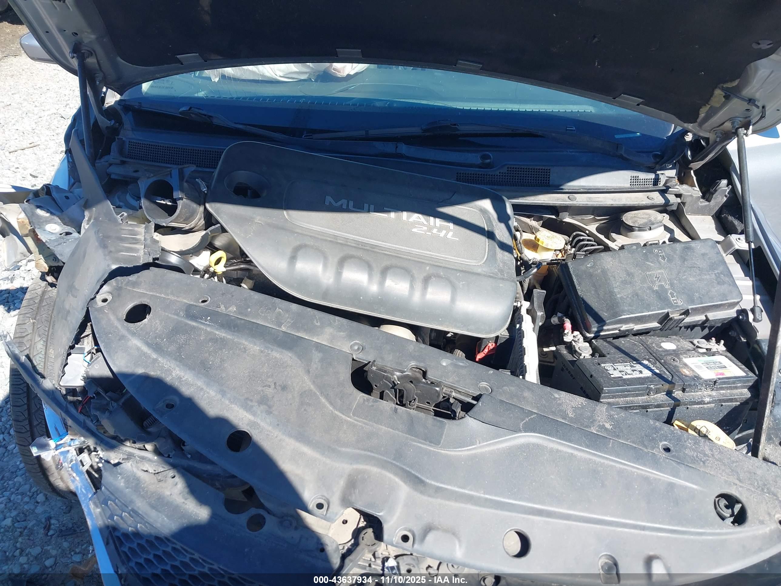 CHRYSLER 200 image 10
