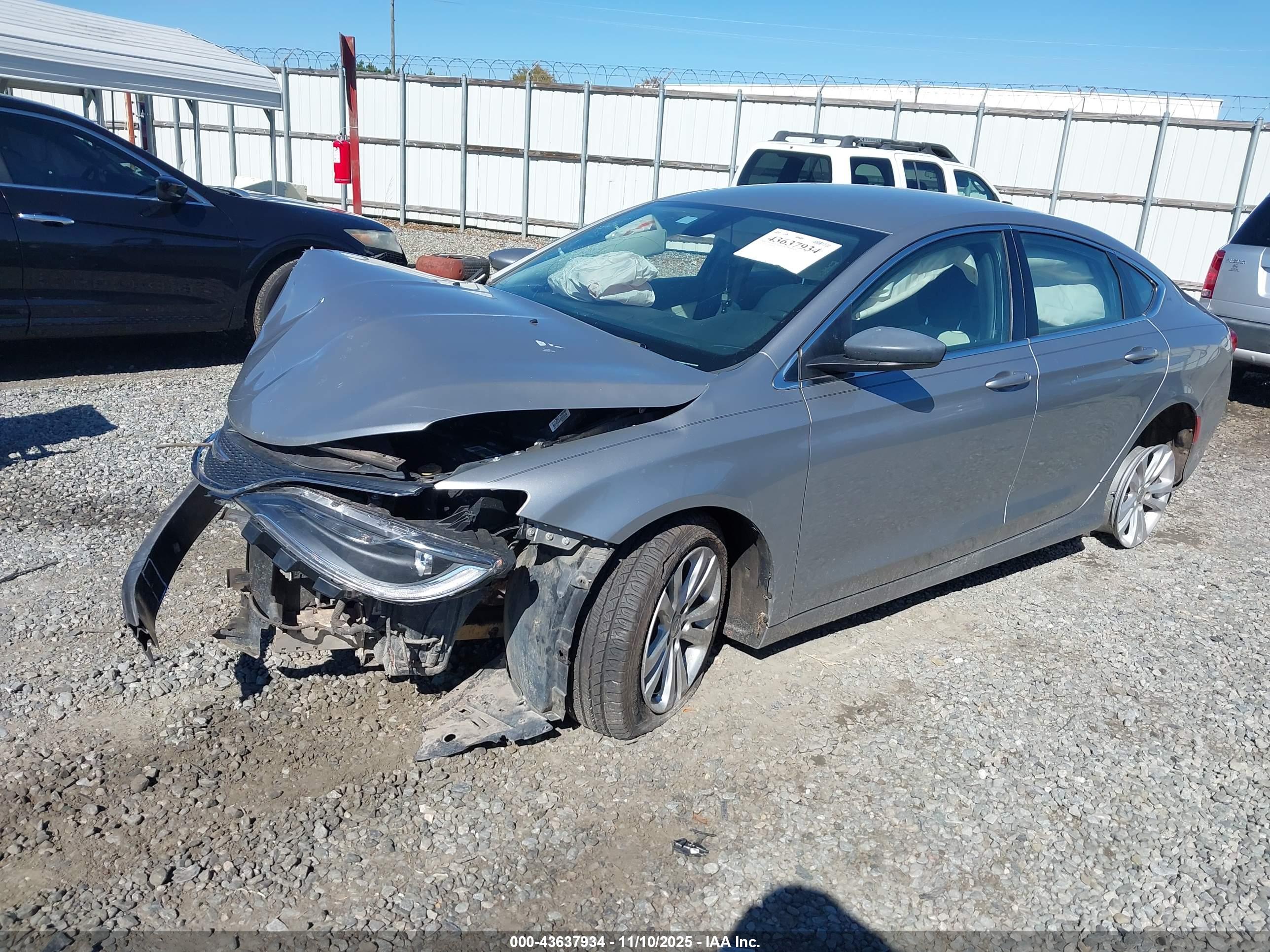 CHRYSLER 200 image 2