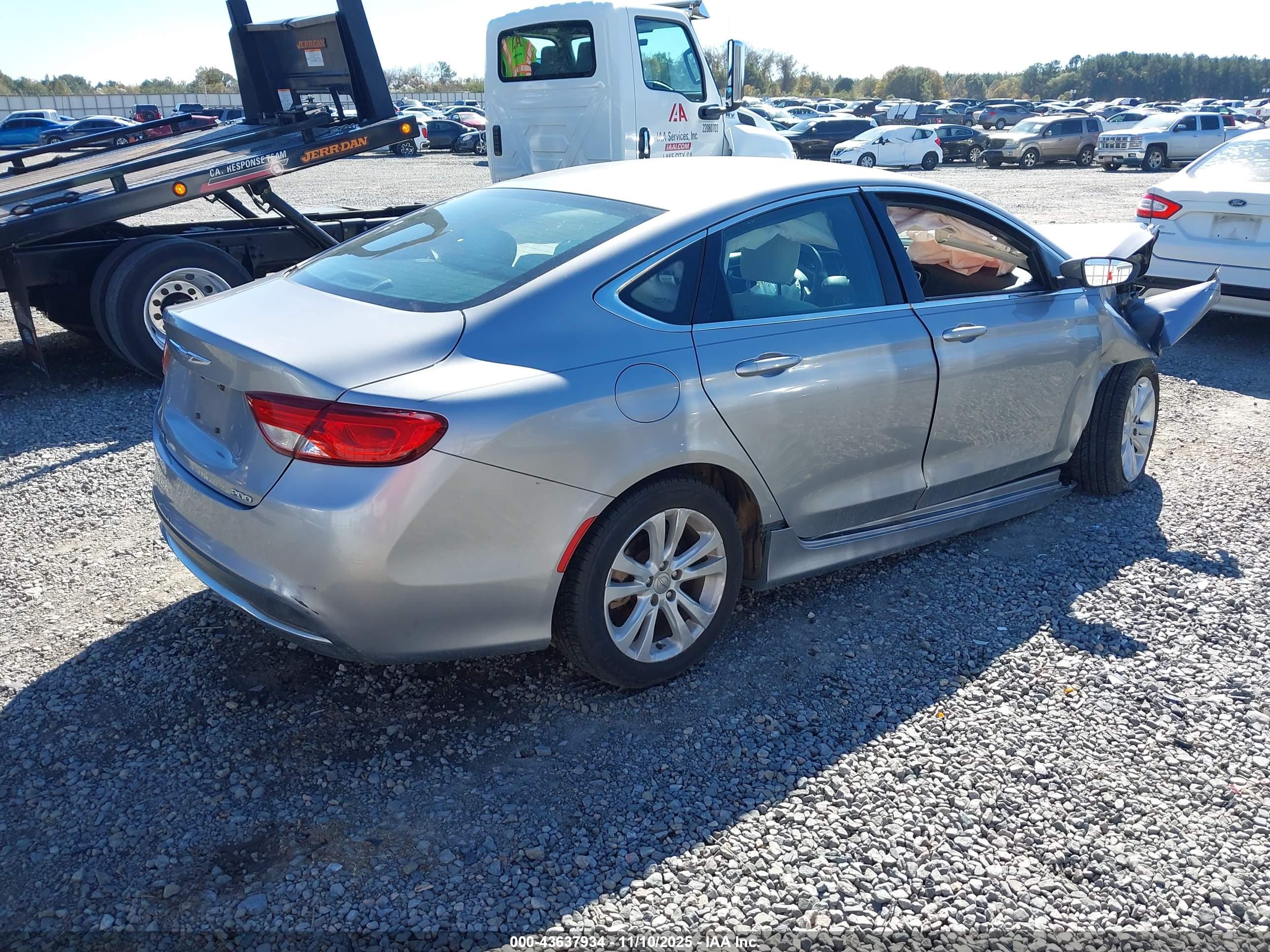 CHRYSLER 200 image 4