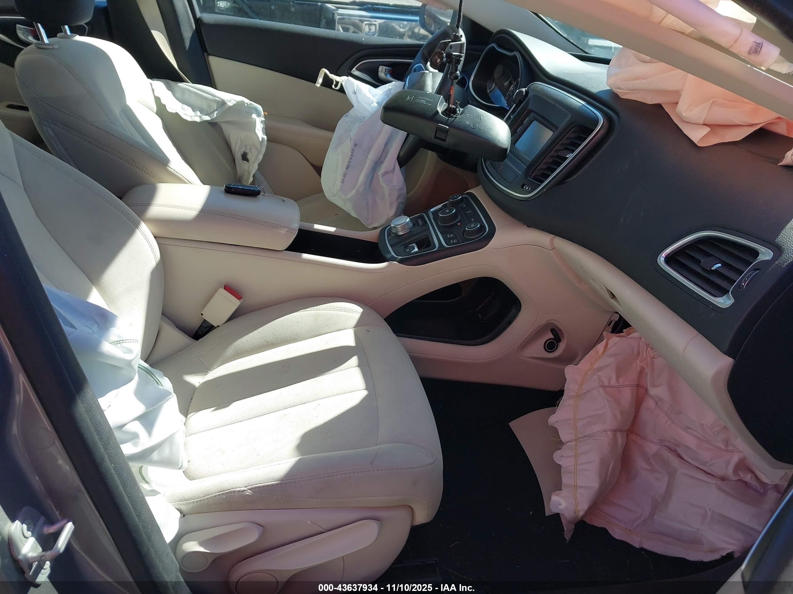 CHRYSLER 200 image 5