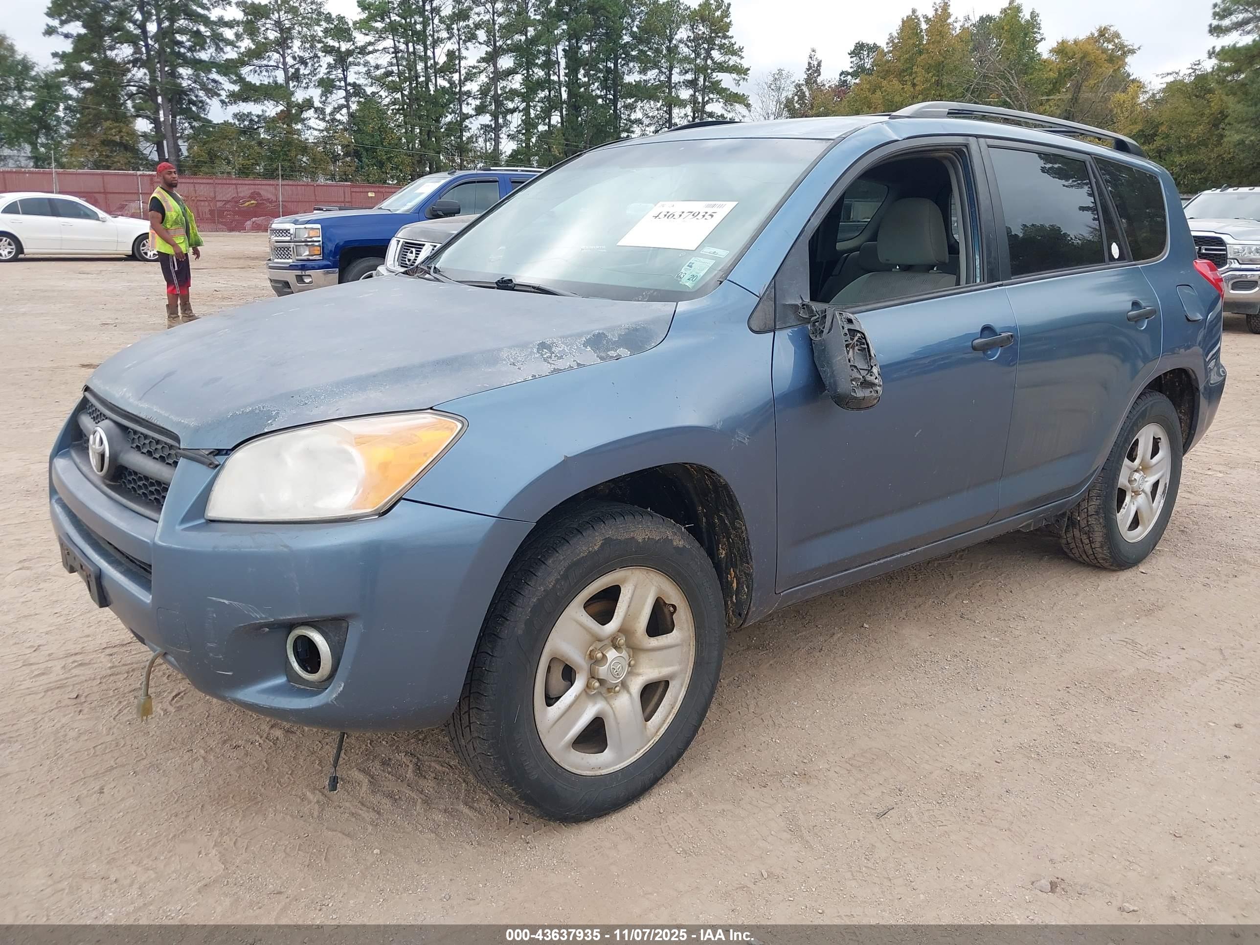 TOYOTA RAV4 image 2