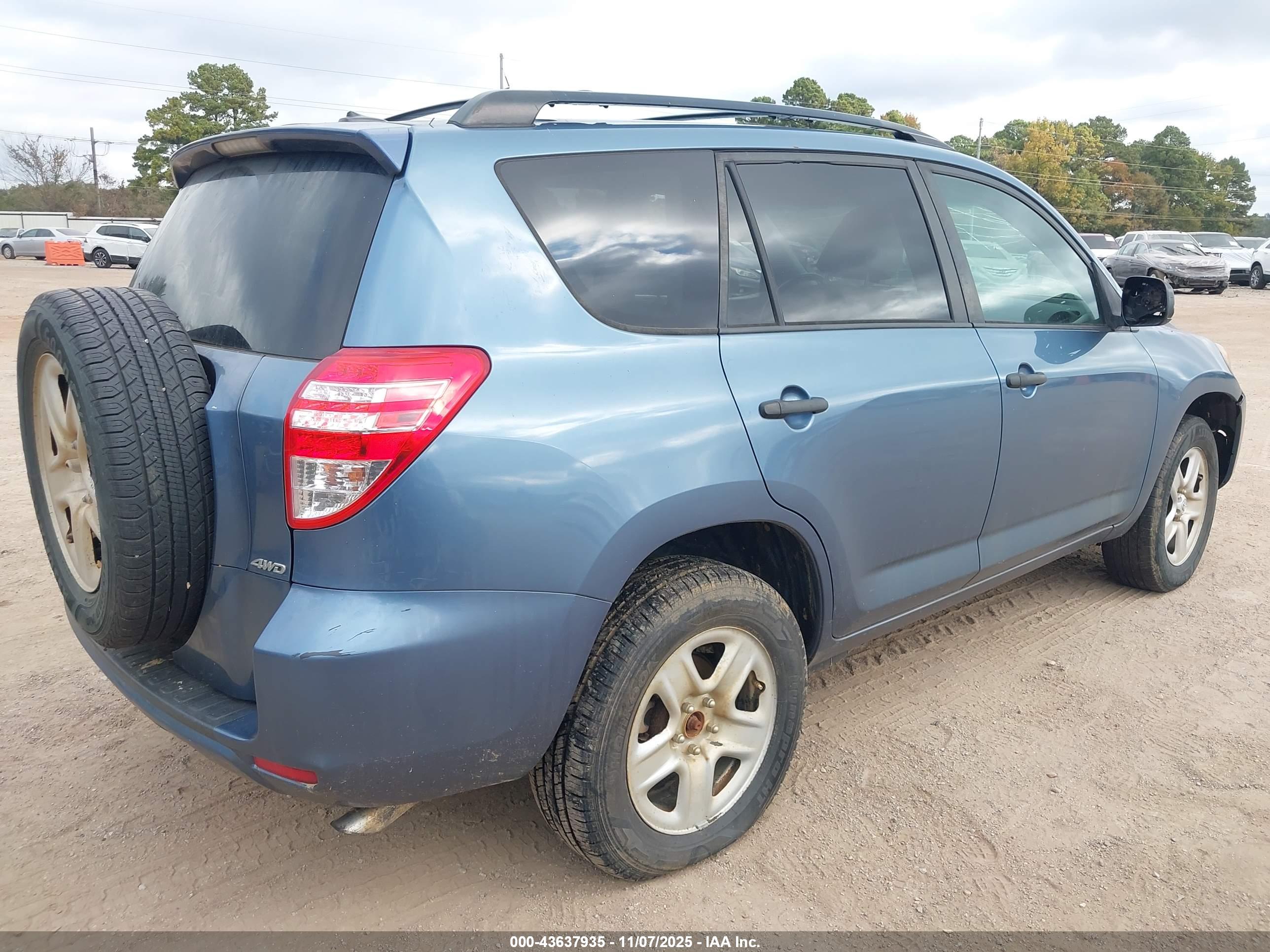 TOYOTA RAV4 image 4