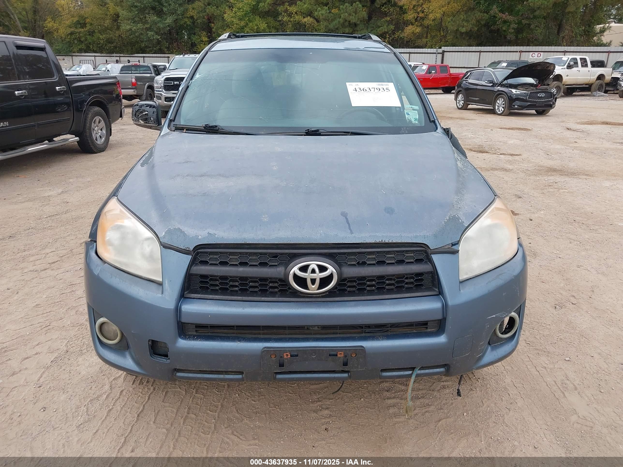TOYOTA RAV4 image 6