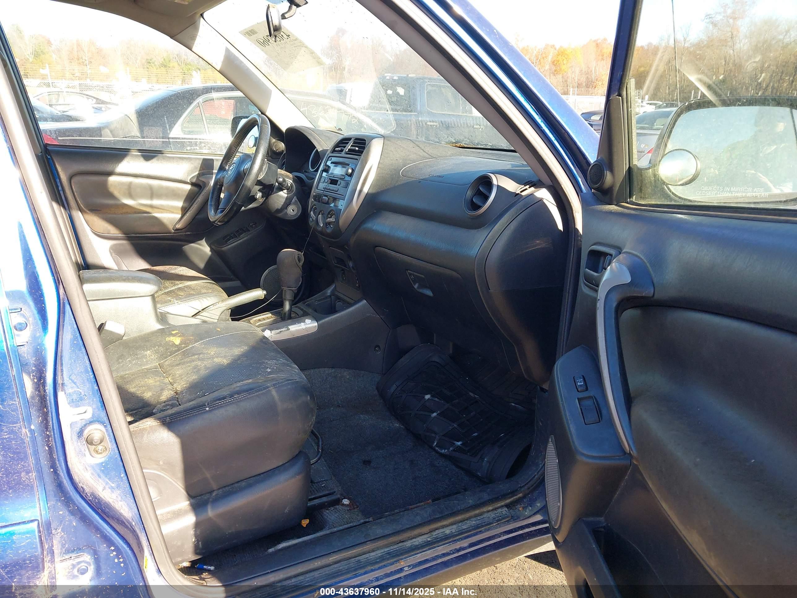 TOYOTA RAV4 image 5