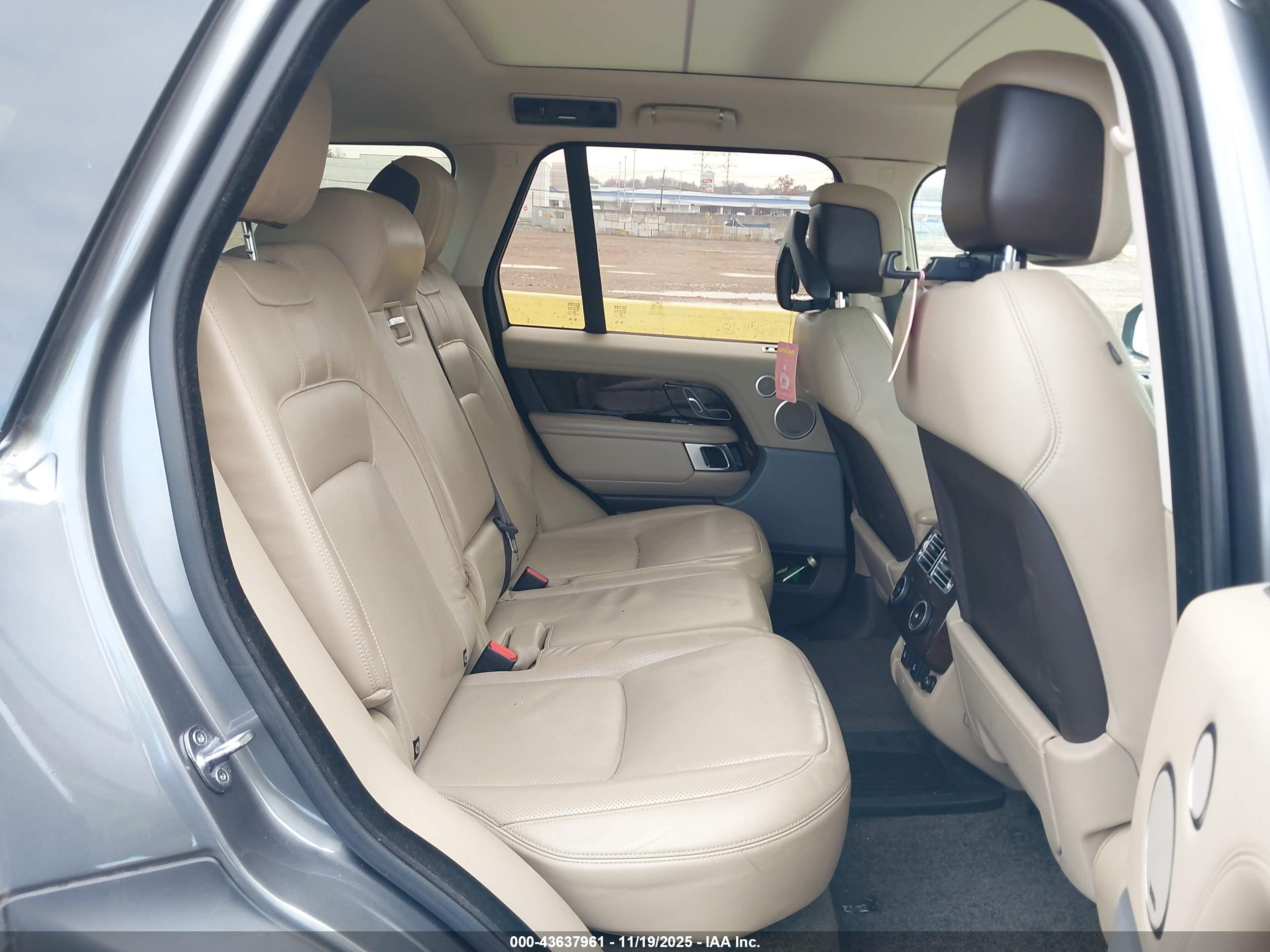 LAND ROVER image 8