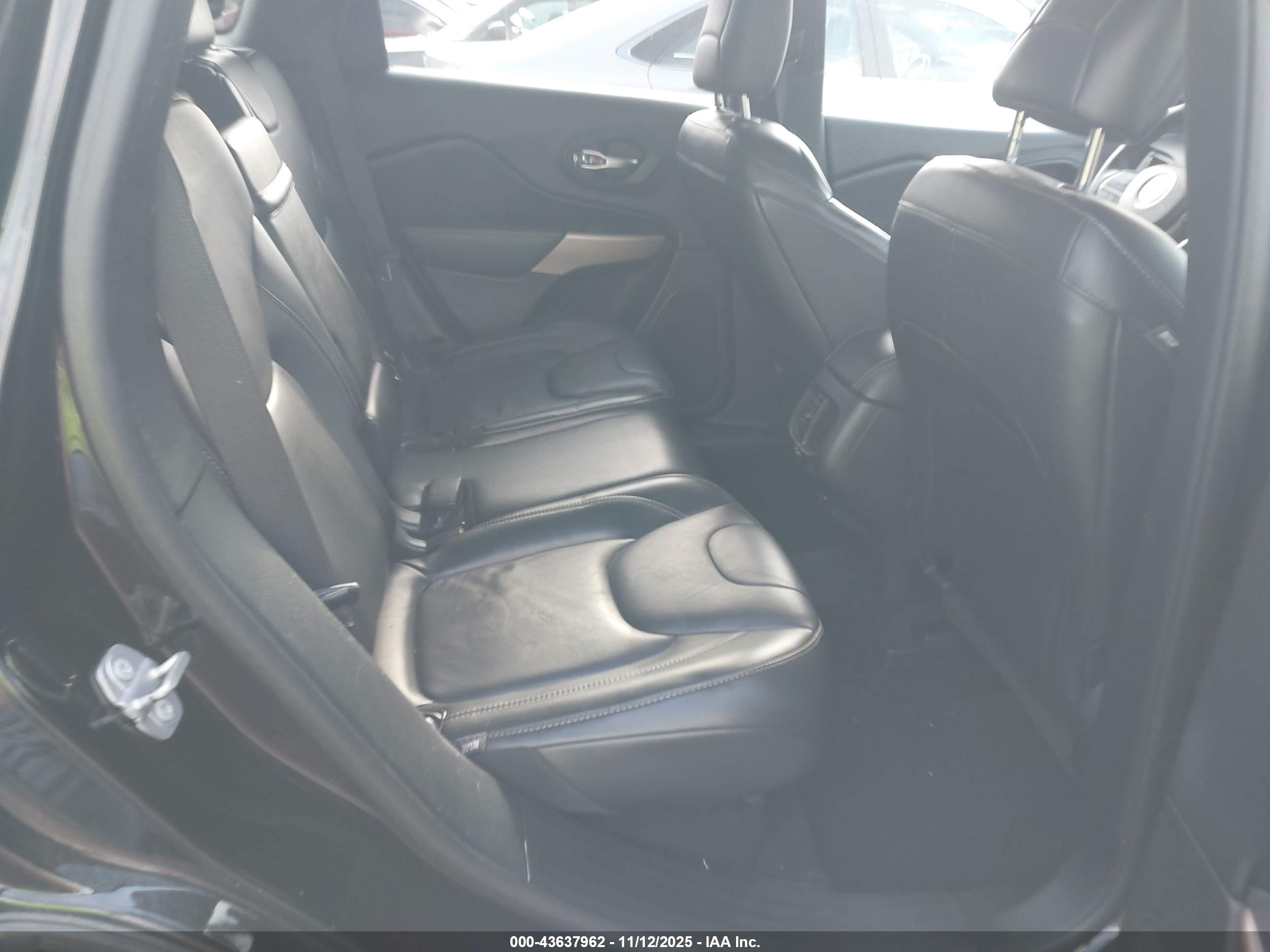 JEEP CHEROKEE image 8