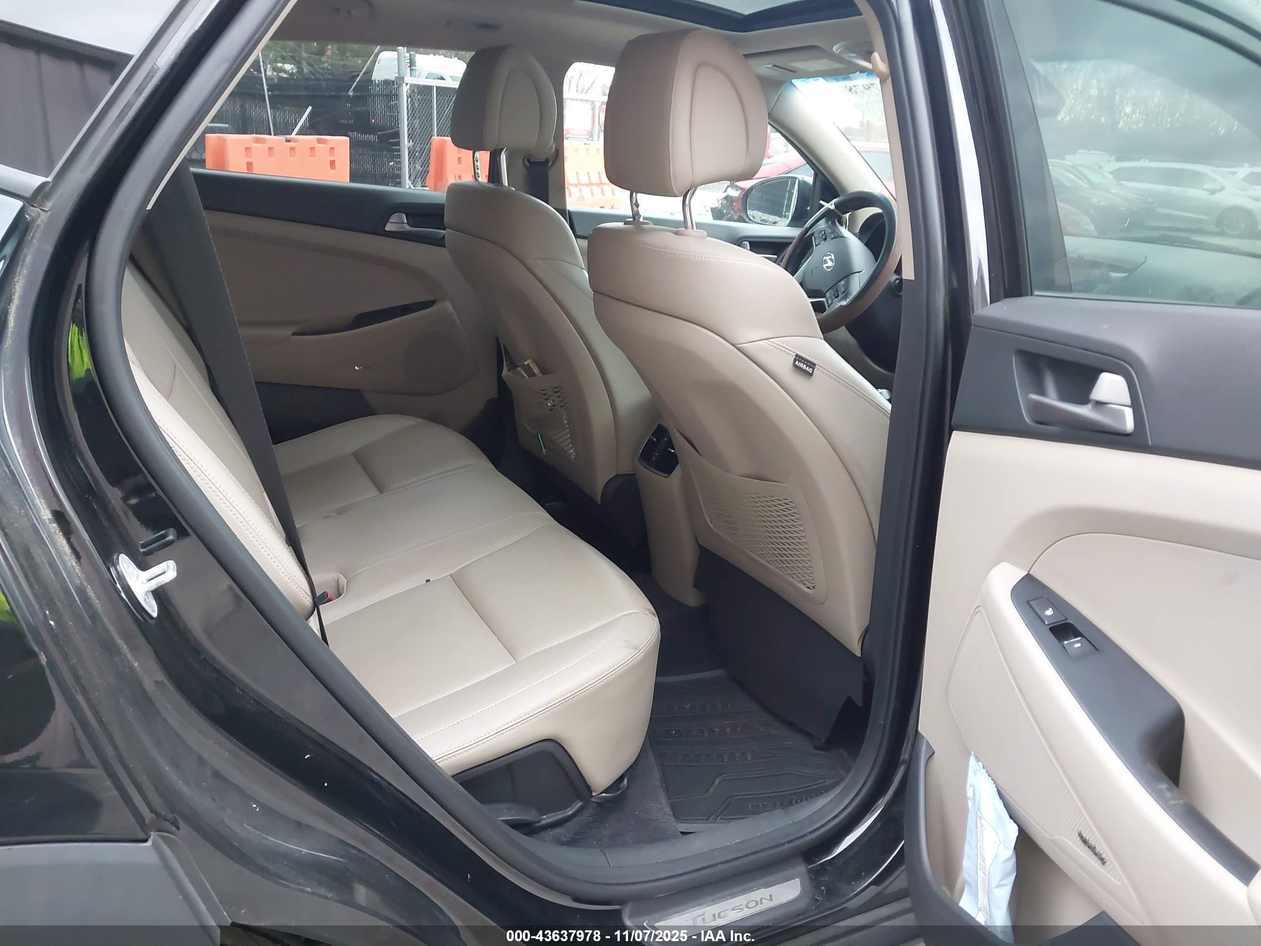 HYUNDAI TUCSON image 8