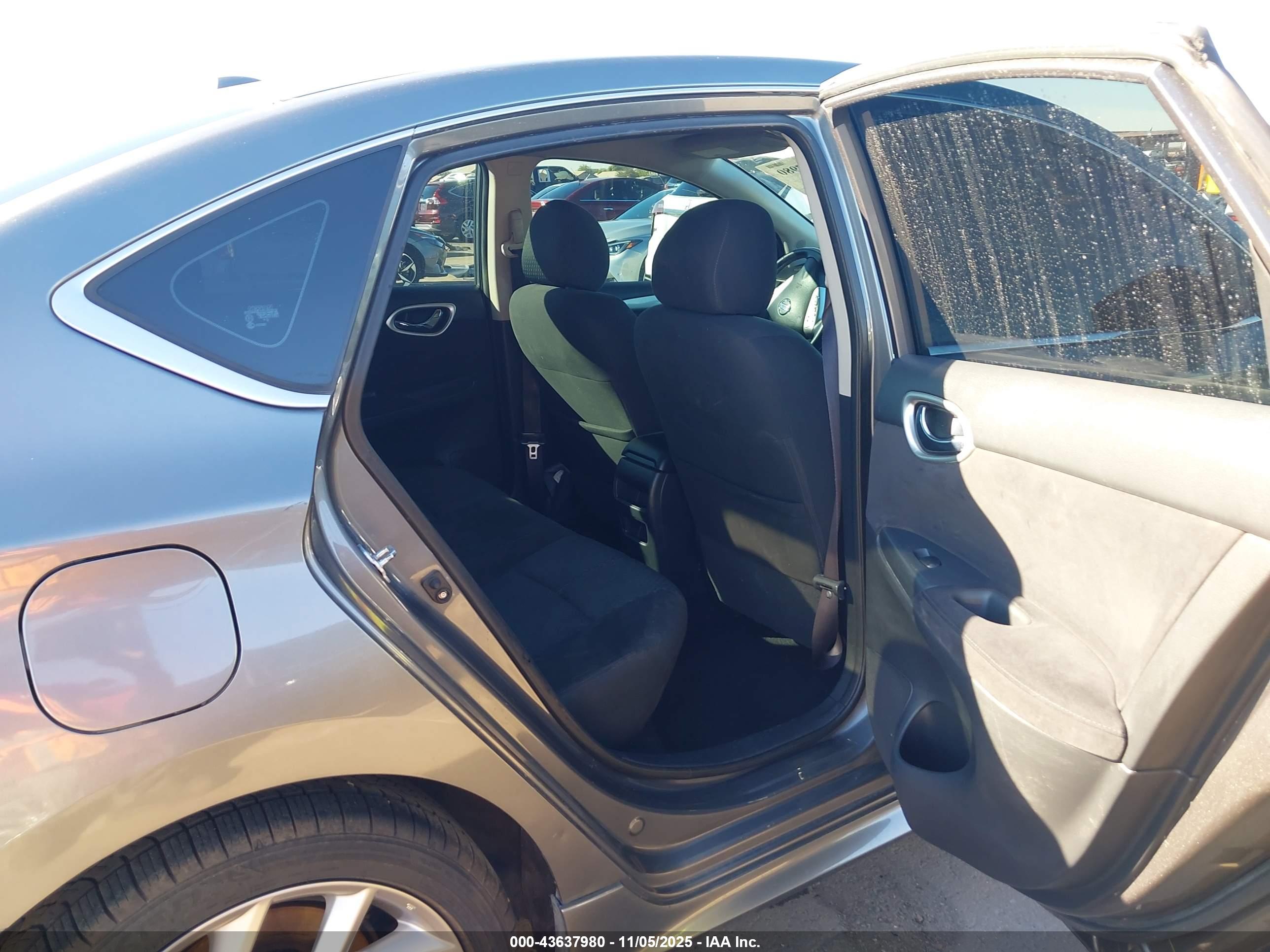 NISSAN SENTRA image 8