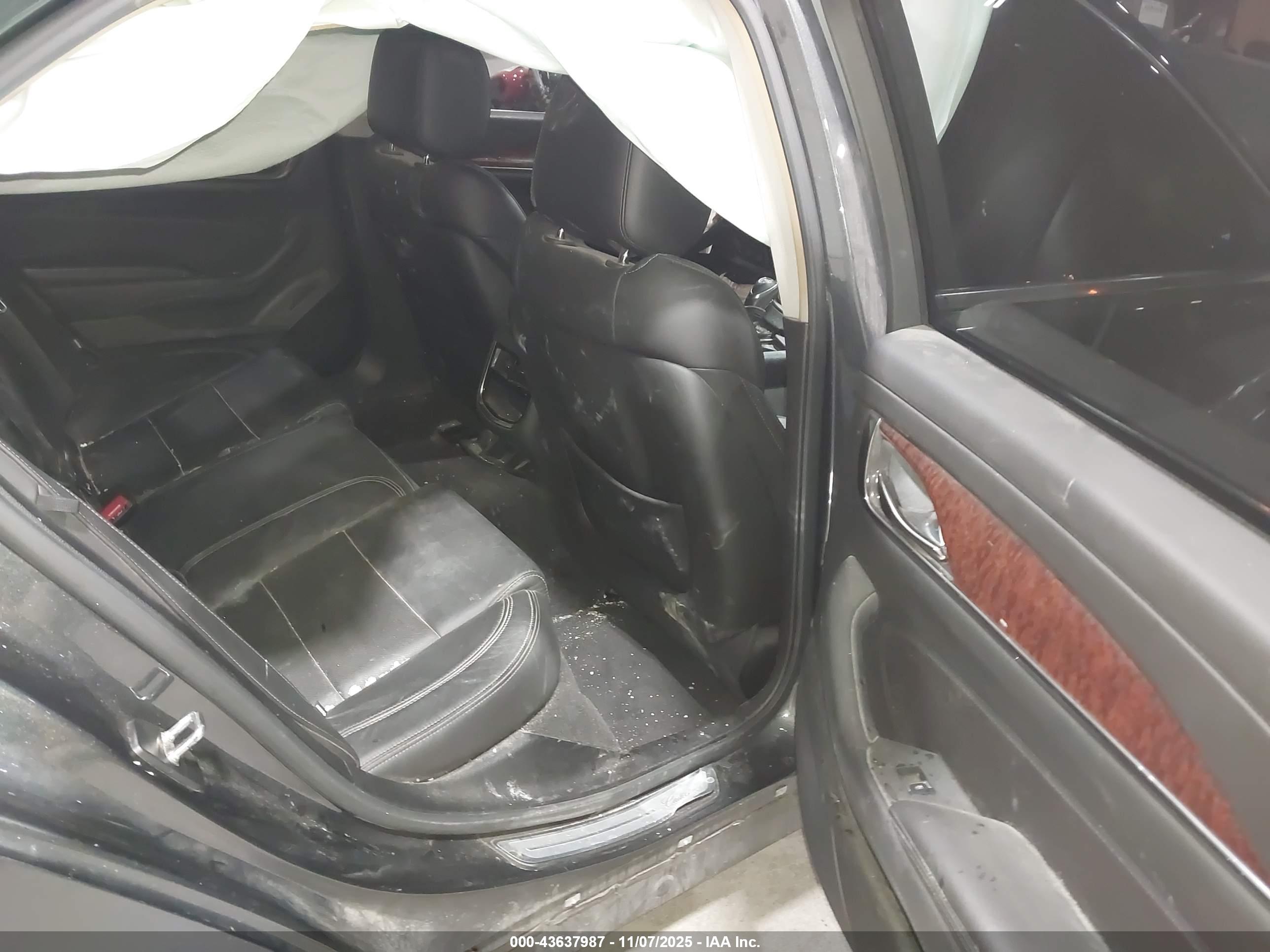 CADILLAC CTS image 8
