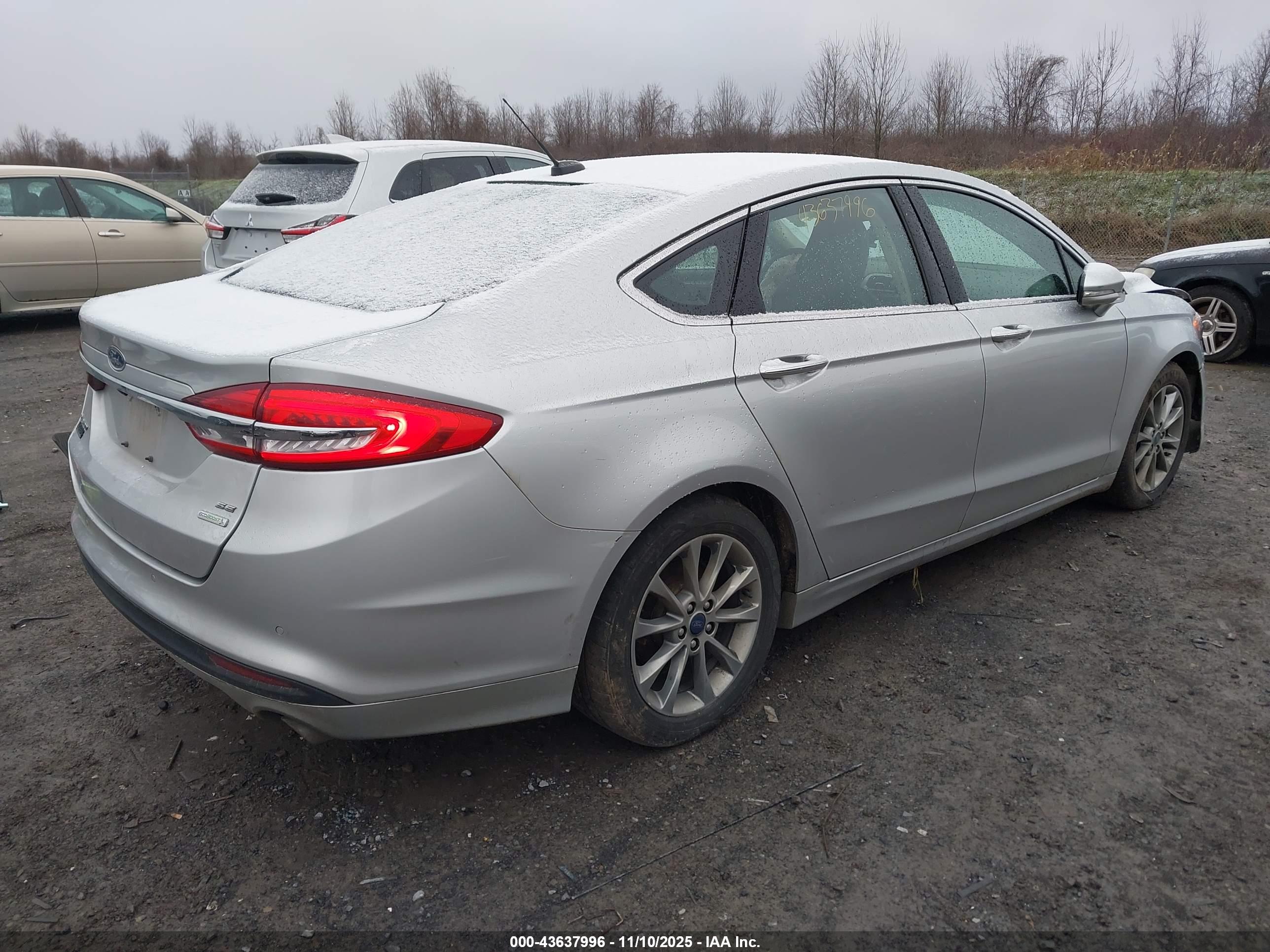 FORD FUSION image 4