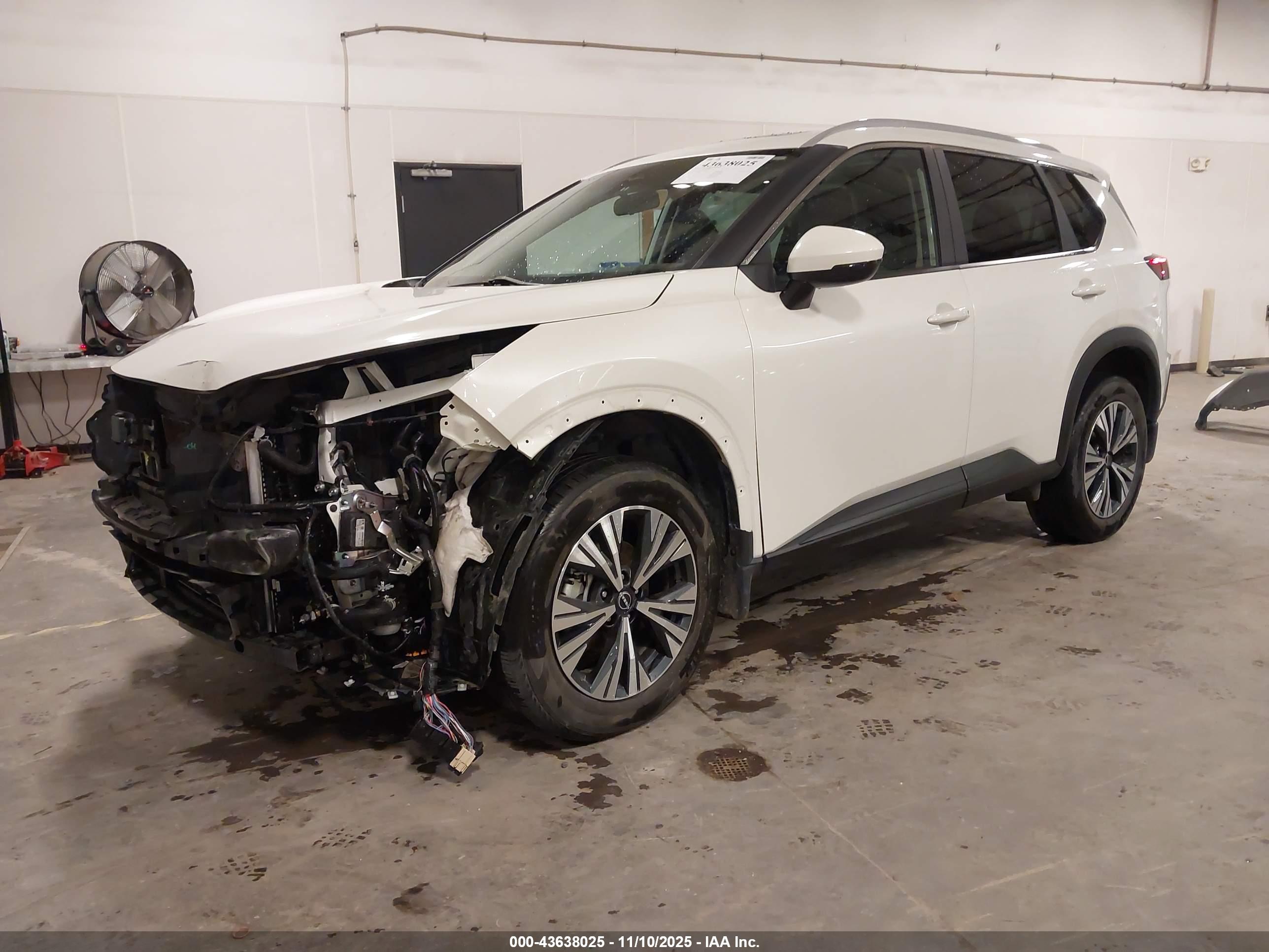NISSAN ROGUE image 2