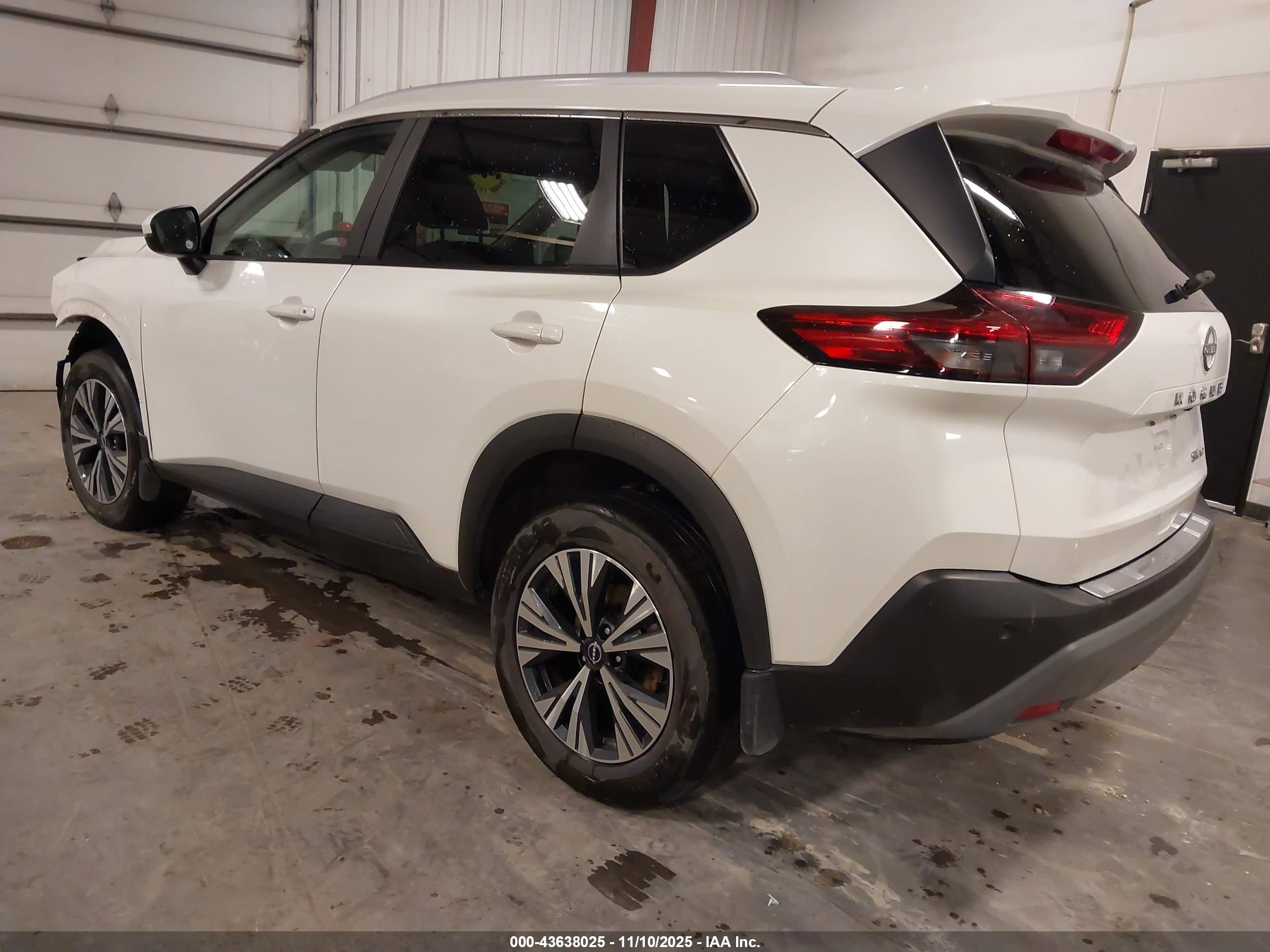 NISSAN ROGUE image 3