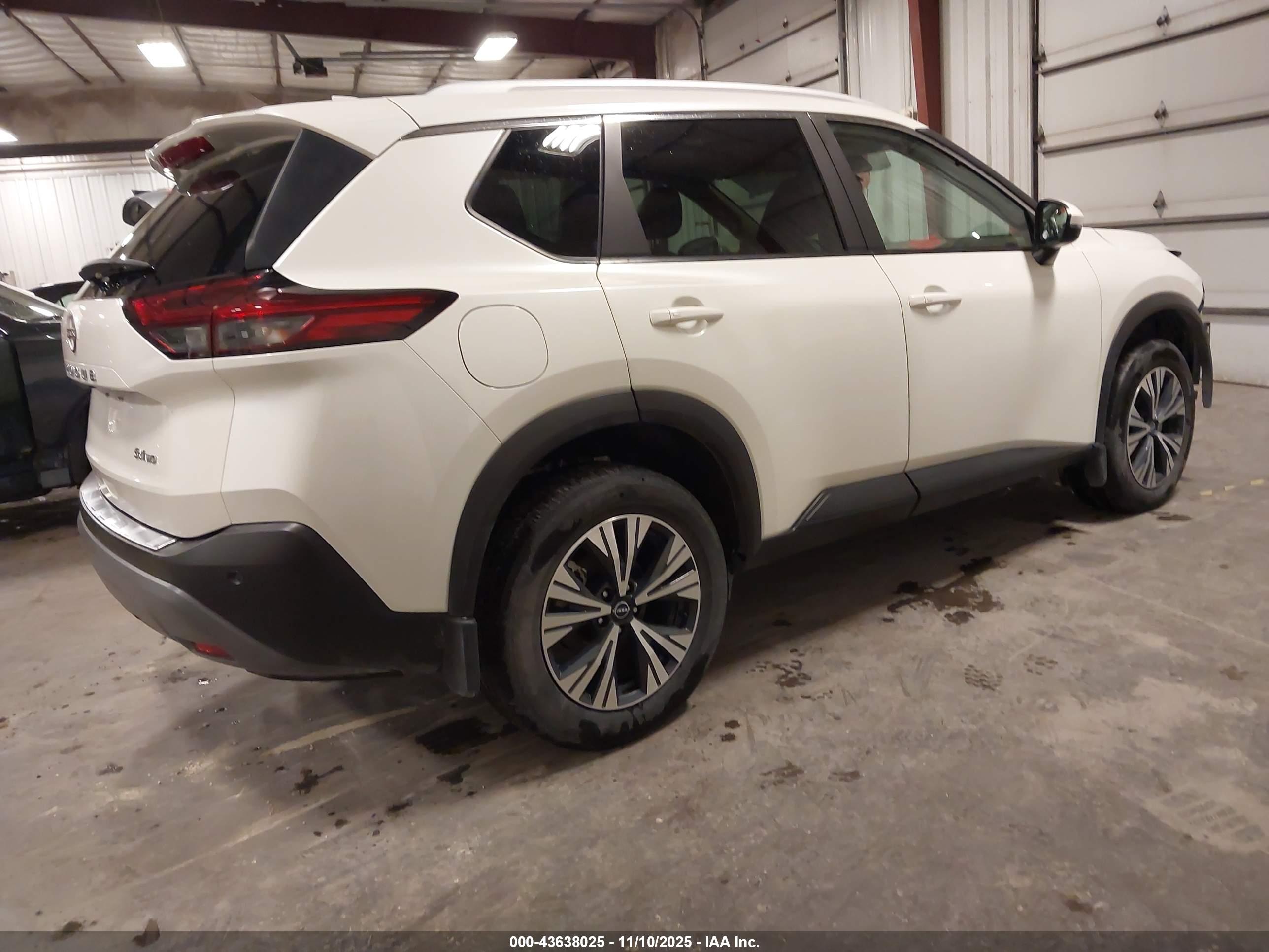 NISSAN ROGUE image 4