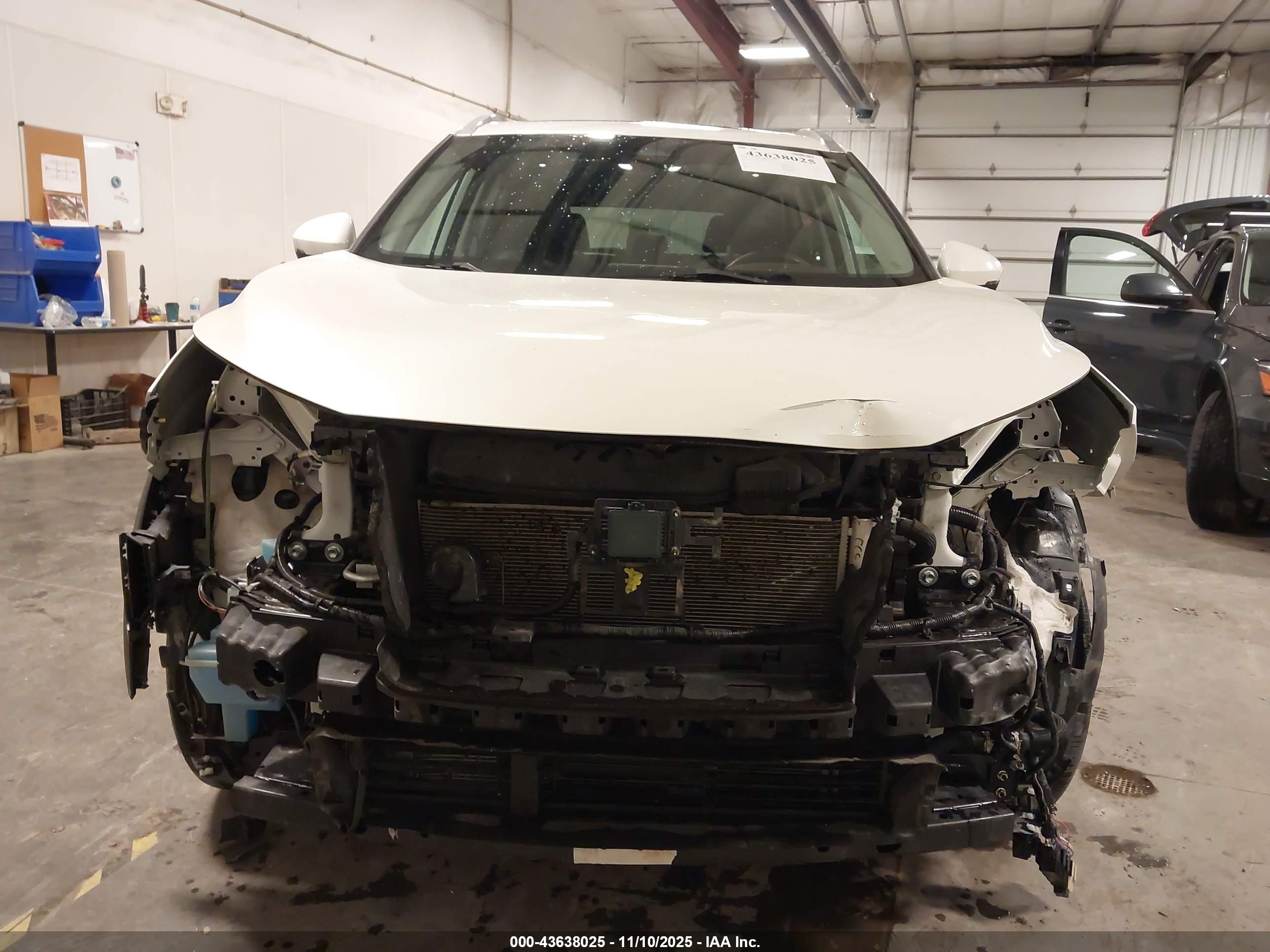 NISSAN ROGUE image 6